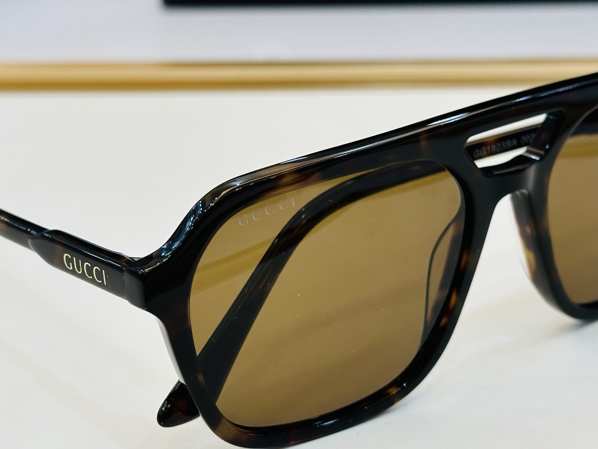 🔺GUCC*🔻 古家GG1823SA Size：57口18-145 原版墨镜搭配镜框🔝🔝时尚靓丽 L个性