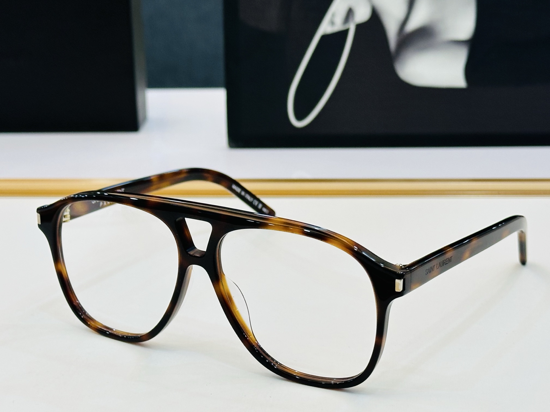 网红爆款 圣罗兰💫SL596  💫Size：58口14-145 金属款设计  1俏皮甜美质感超好 