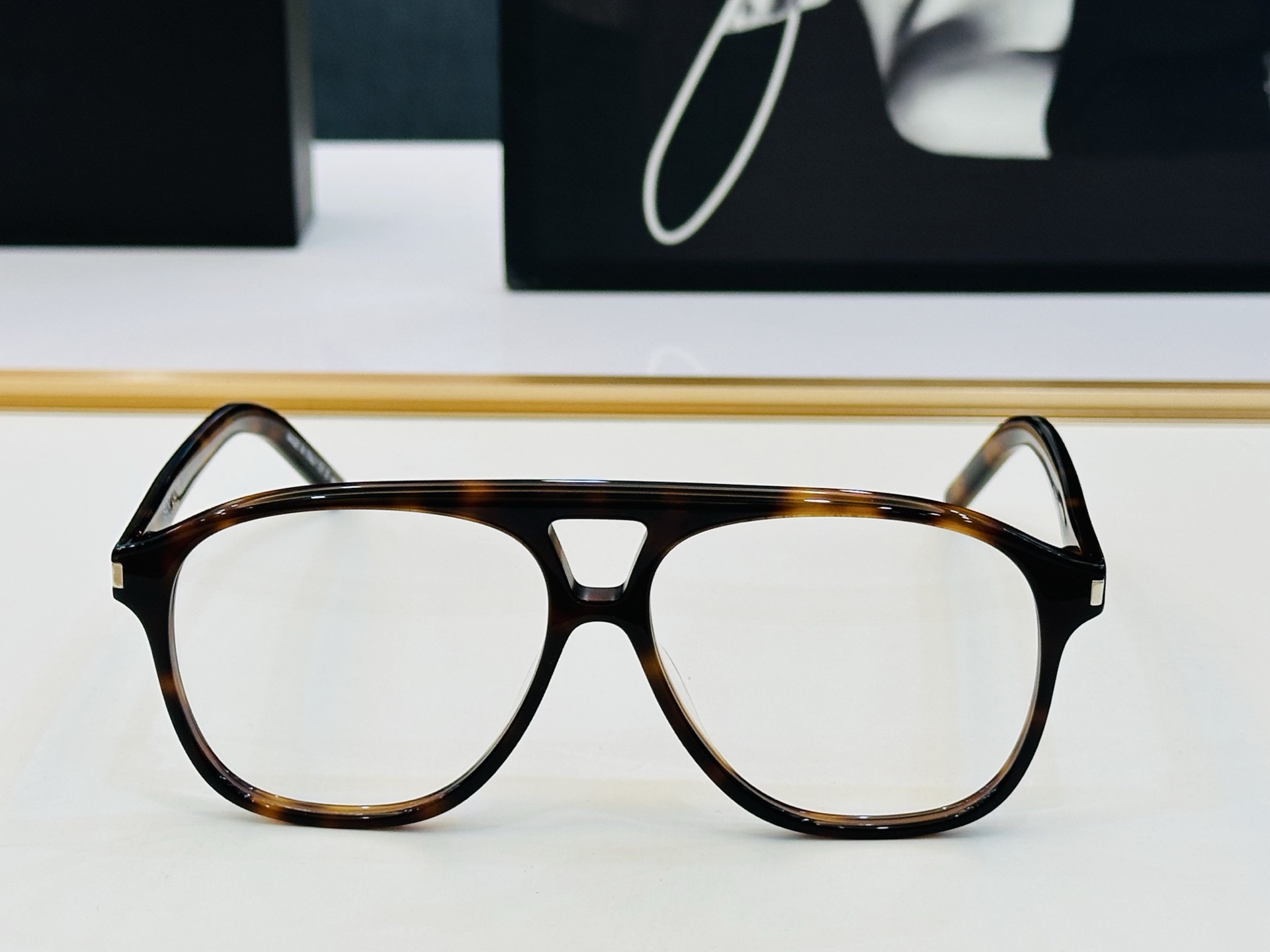 网红爆款 圣罗兰💫SL596  💫Size：58口14-145 金属款设计  1俏皮甜美质感超好 