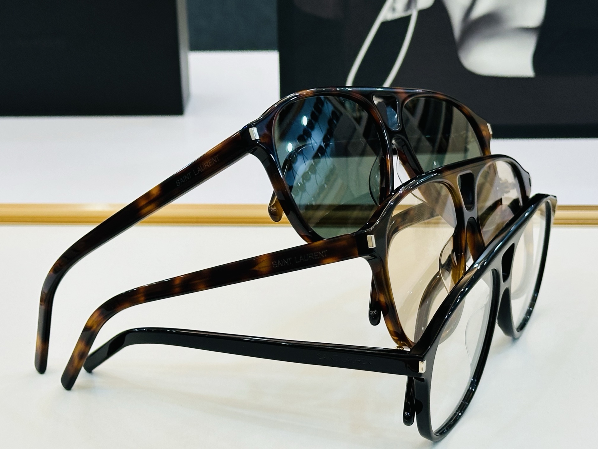 网红爆款 圣罗兰💫SL596  💫Size：58口14-145 金属款设计  1俏皮甜美质感超好 