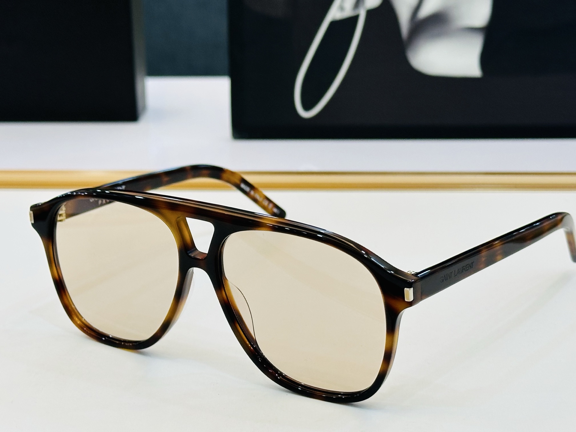 网红爆款 圣罗兰💫SL596  💫Size：58口14-145 金属款设计  1俏皮甜美质感超好 