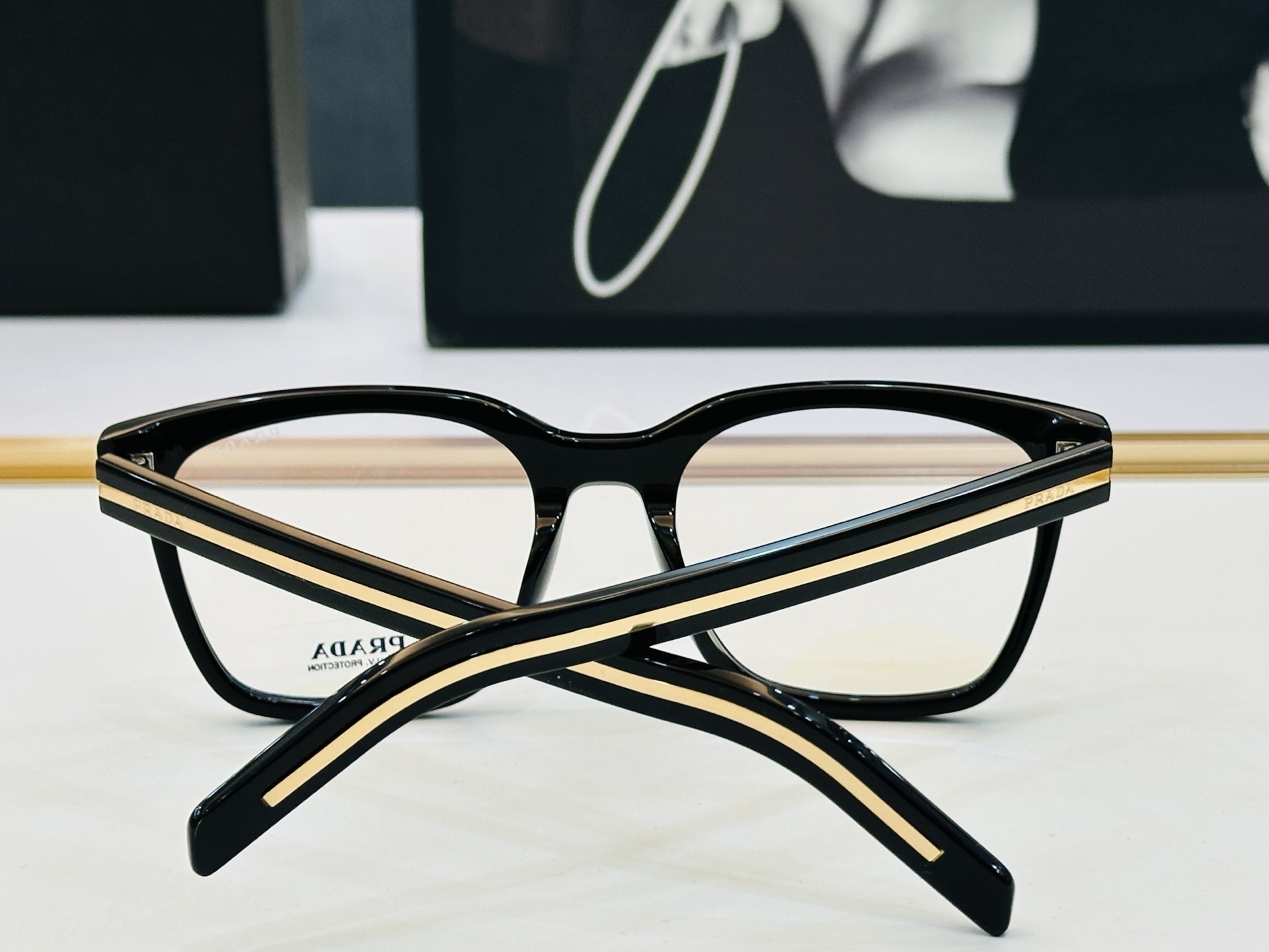 🔺PRAD*🔻普家 VPR B11V Size：54口21-150 眼镜系列堪称精湛制作 彰显独特个性 