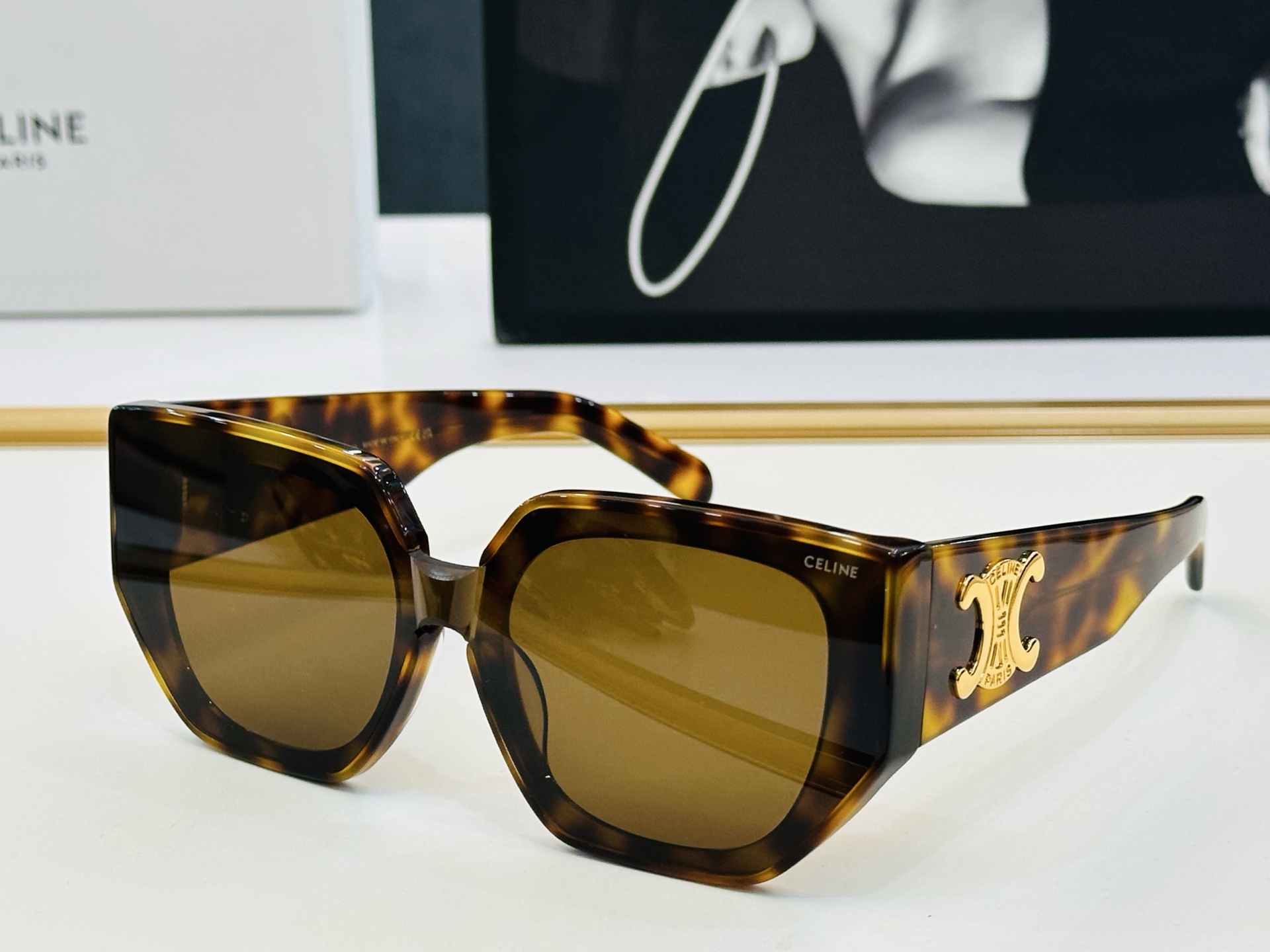 CELINE】赛琳 CL42127U Size：54口21-145   一直热销的款式，欧美风 光泽度好