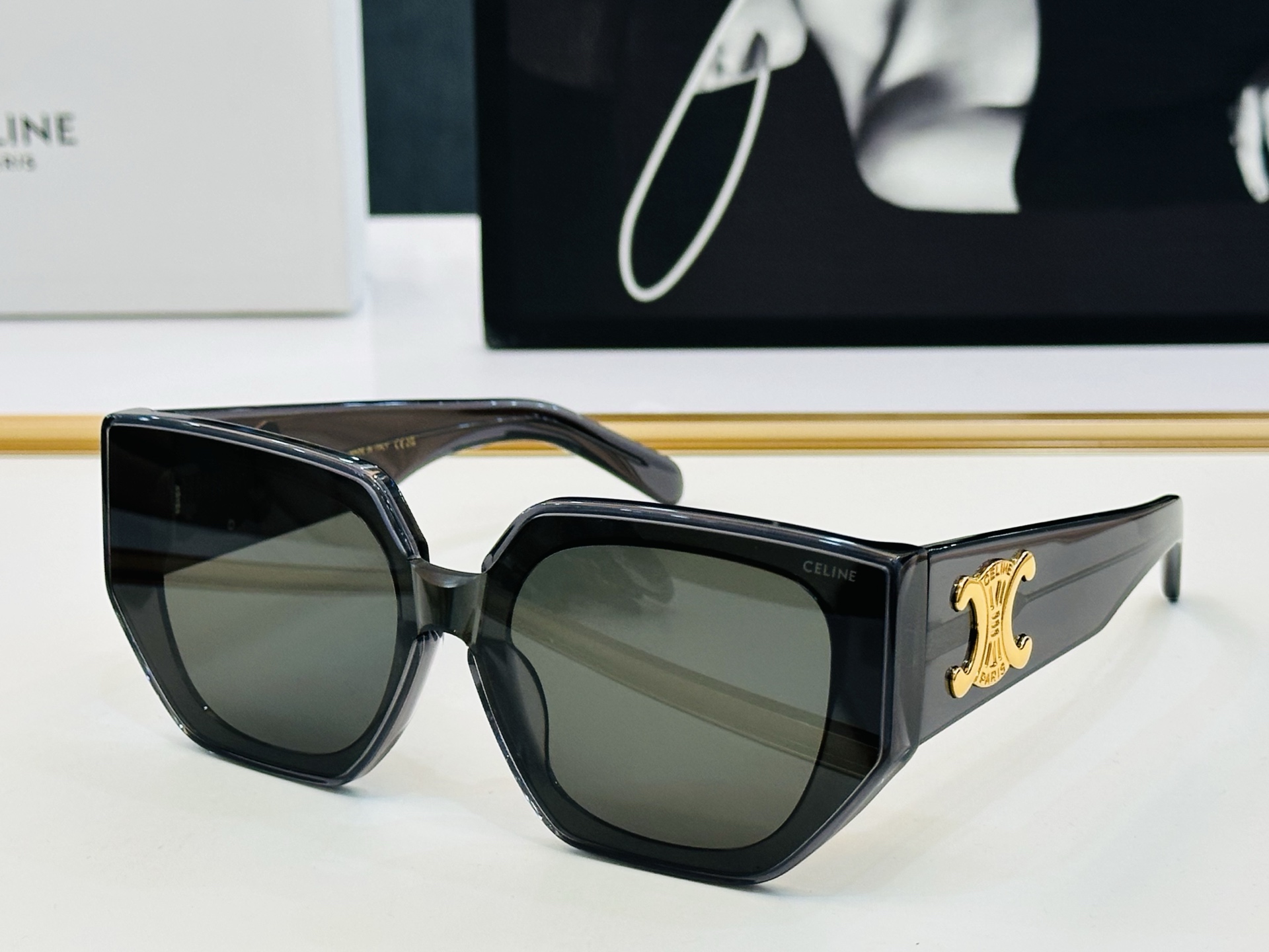 CELINE】赛琳 CL42127U Size：54口21-145   一直热销的款式，欧美风 光泽度好