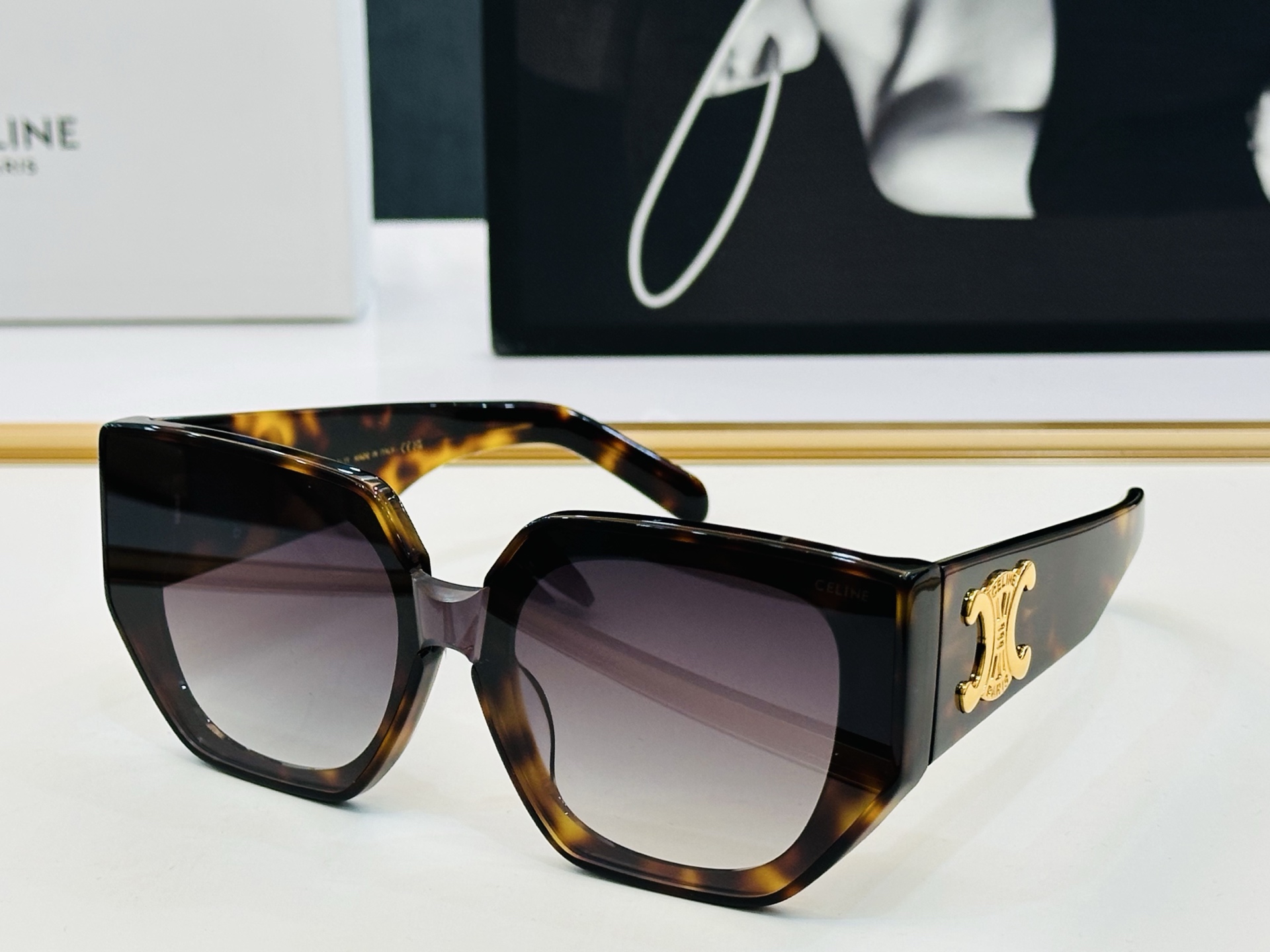CELINE】赛琳 CL42127U Size：54口21-145   一直热销的款式，欧美风 光泽度好