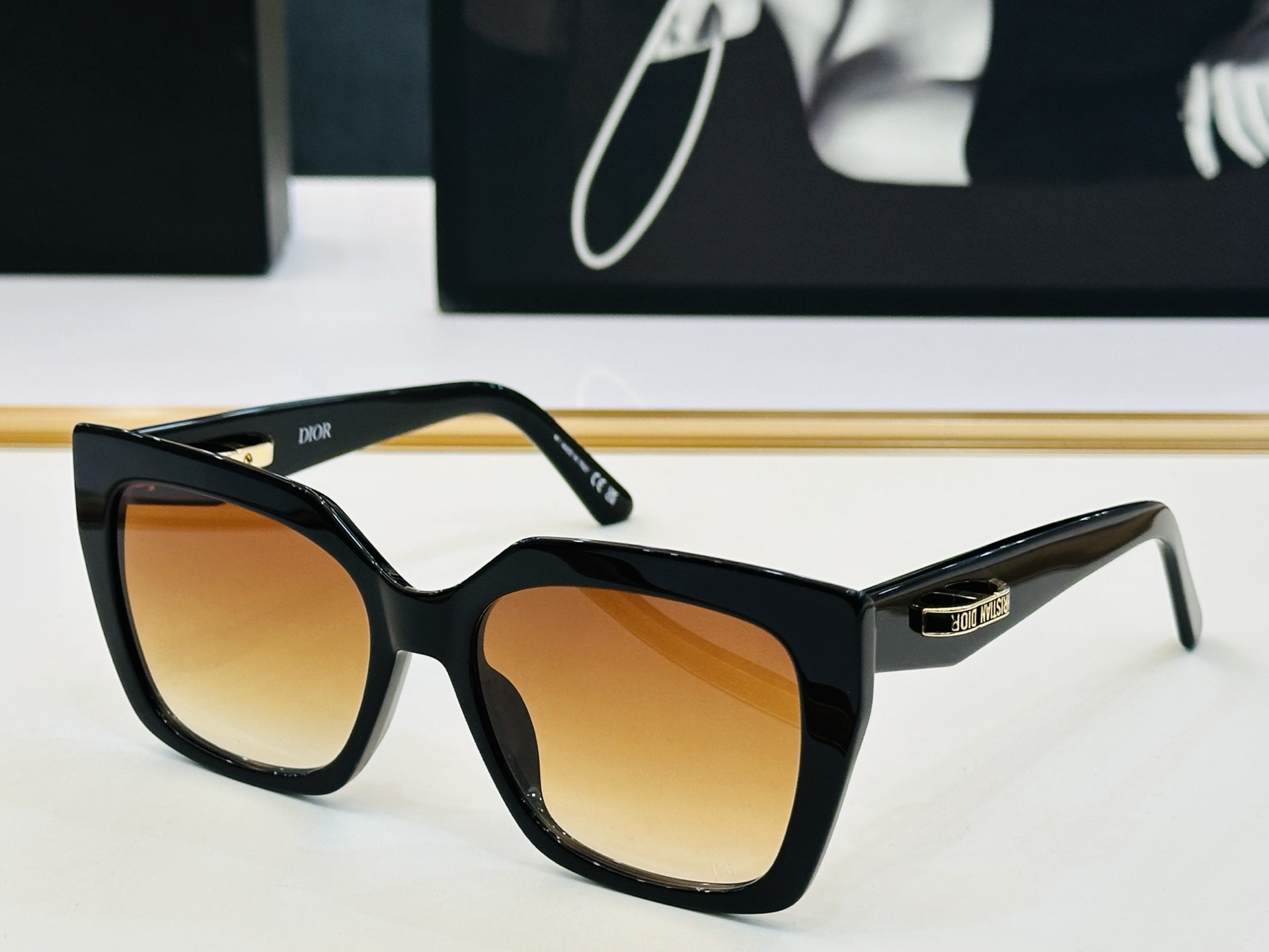 🔻🔻🔻DIO* CDICon S5I 迪家 Size：55口18-145  😎🔆。。搭配镜腿精致配饰 F