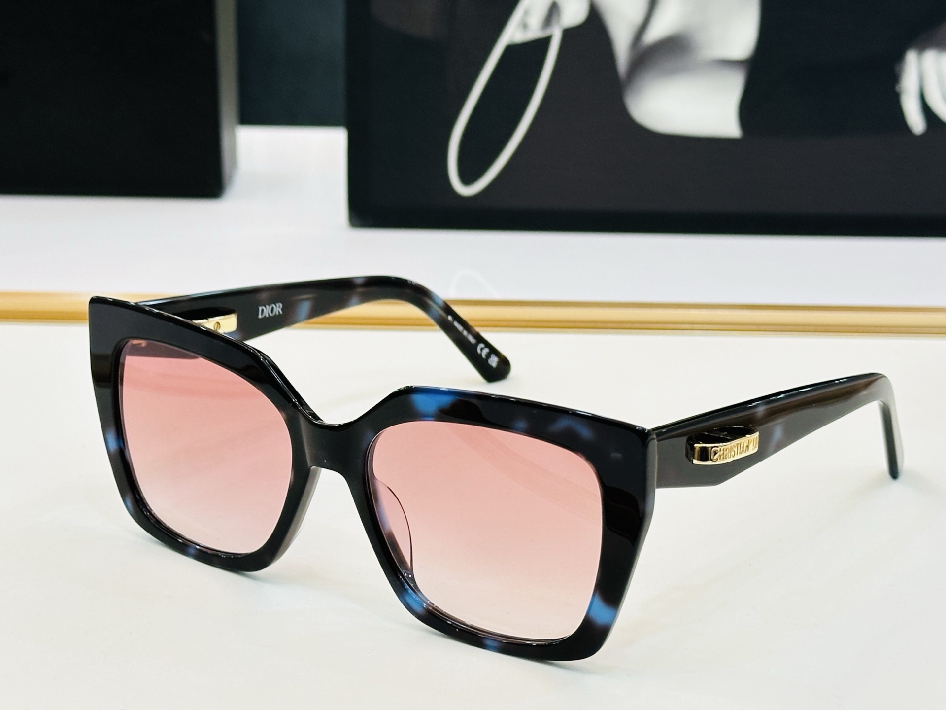 🔻🔻🔻DIO* CDICon S5I 迪家 Size：55口18-145  😎🔆。。搭配镜腿精致配饰 F