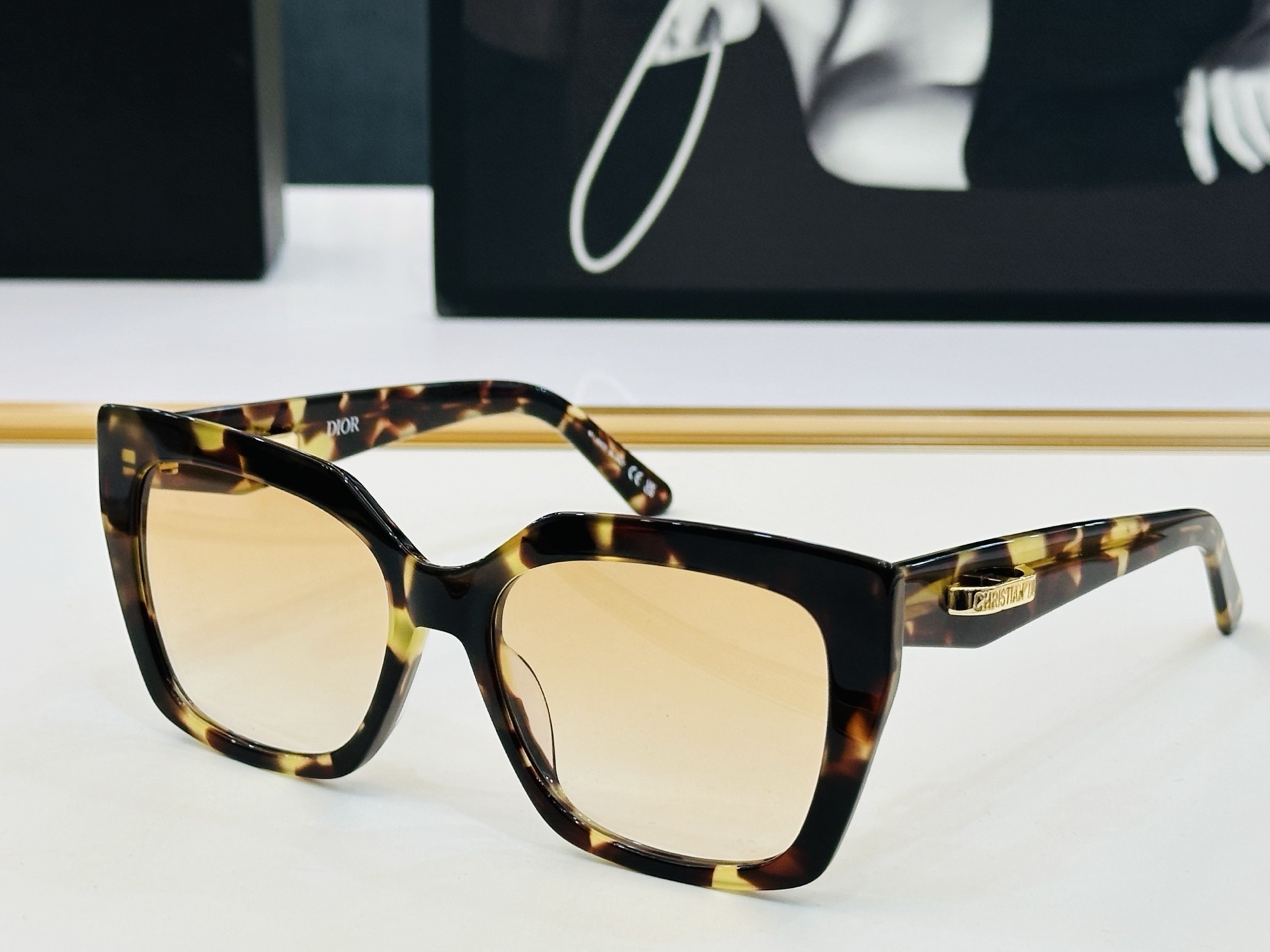 🔻🔻🔻DIO* CDICon S5I 迪家 Size：55口18-145  😎🔆。。搭配镜腿精致配饰 F