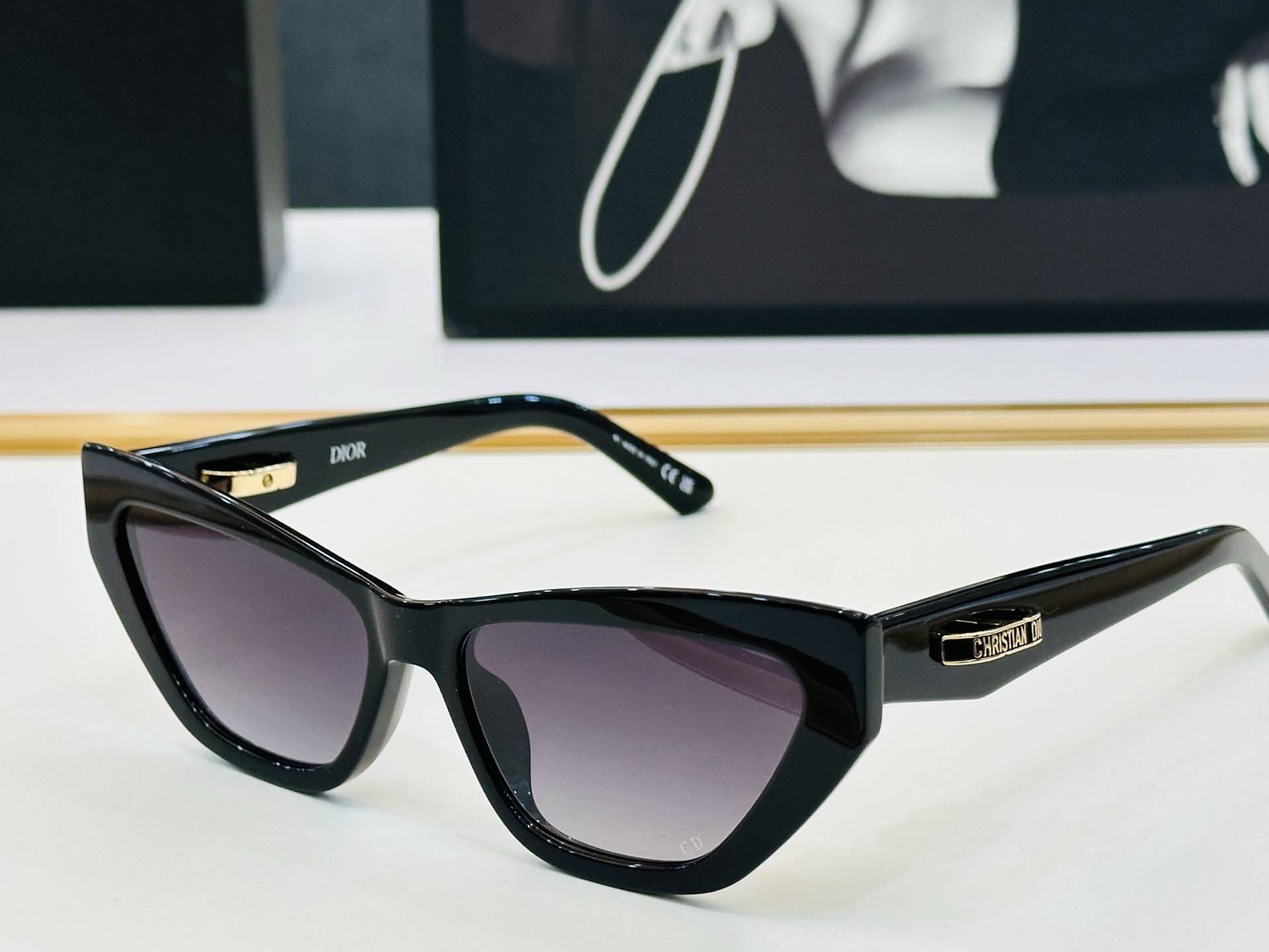 🔻🔻🔻DIO* CDICon B6I 迪家 Size：56口16-145  😎🔆。。搭配镜腿精致配饰 F