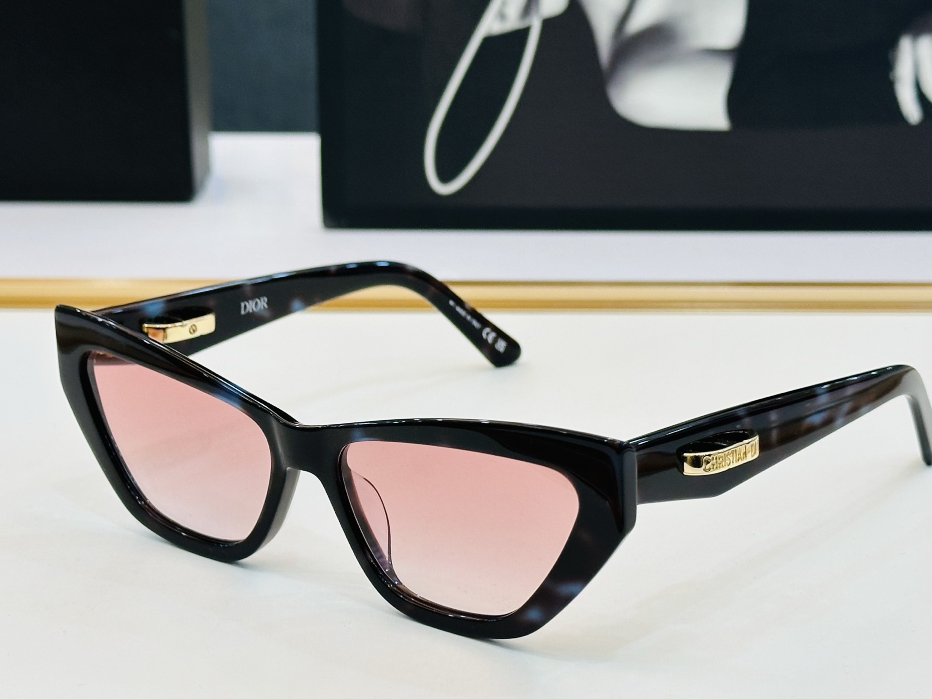 🔻🔻🔻DIO* CDICon B6I 迪家 Size：56口16-145  😎🔆。。搭配镜腿精致配饰 F