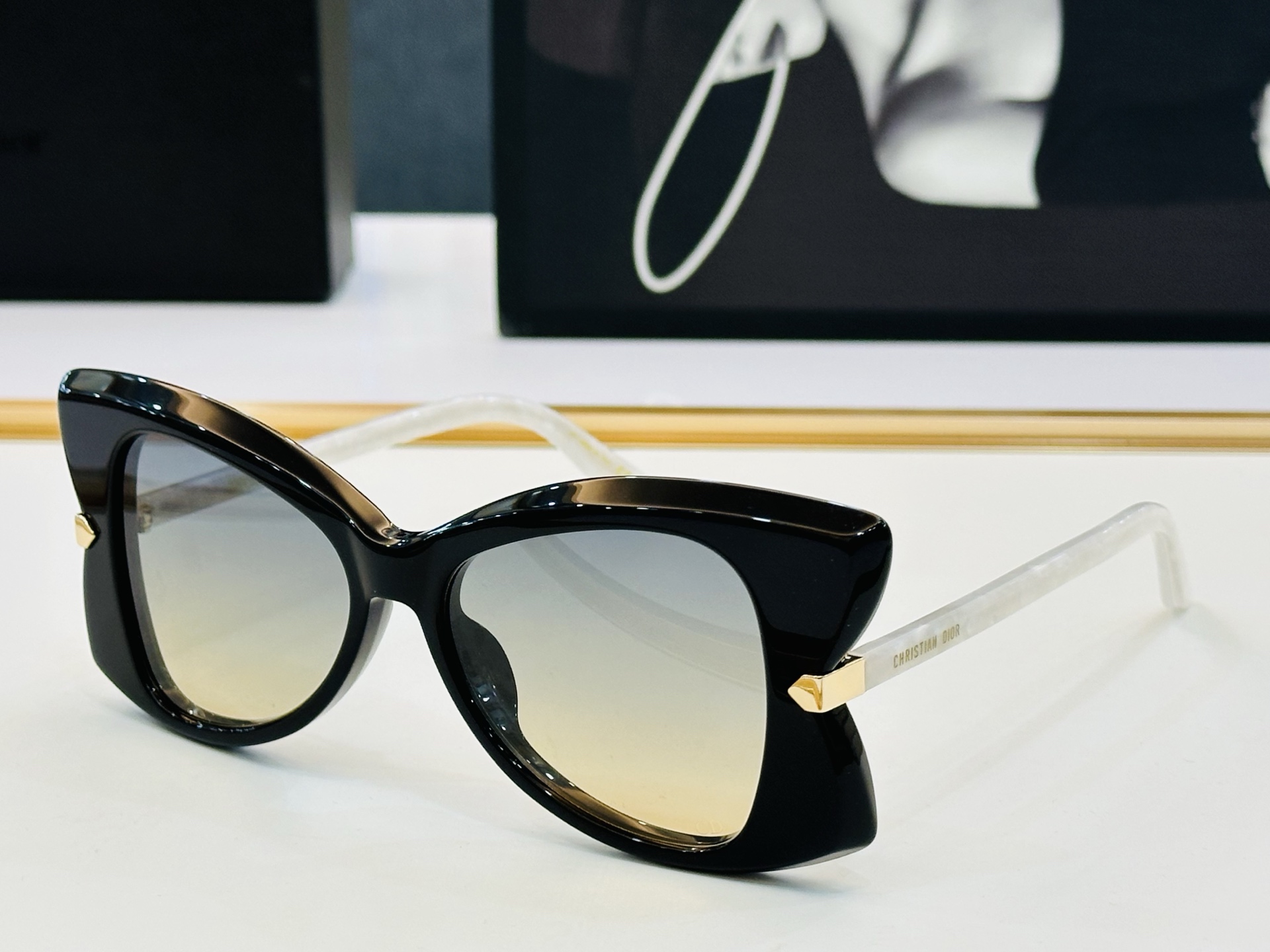 🔻🔻🔻DIO* CDICon S1I 迪家 Size：53口16-145  😎🔆。。搭配镜腿精致配饰 F