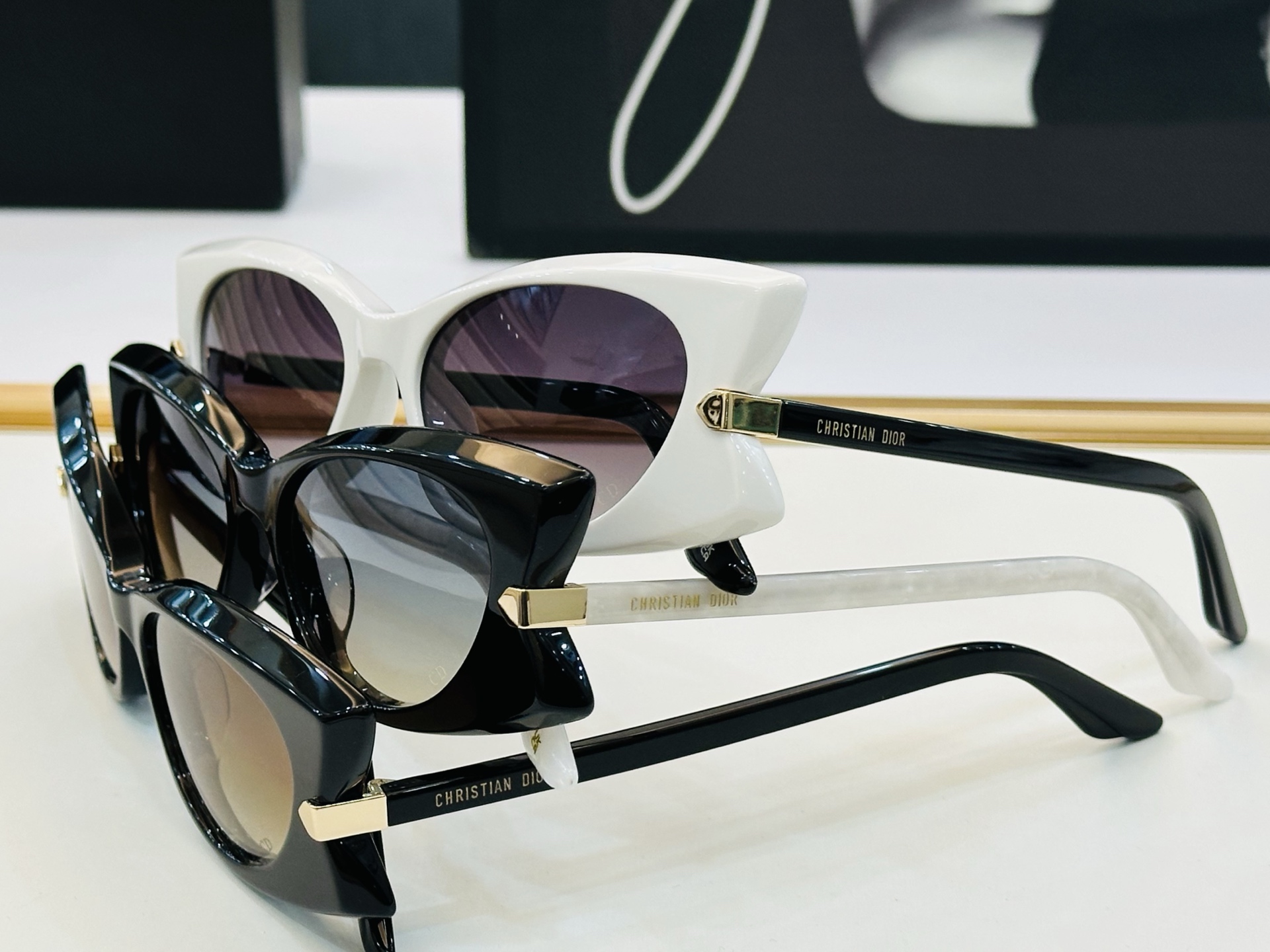 🔻🔻🔻DIO* CDICon S2I 迪家 Size：54口17-145  😎🔆。。搭配镜腿精致配饰 F