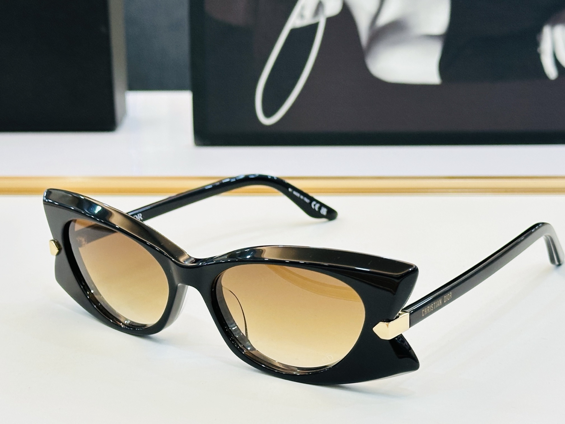 🔻🔻🔻DIO* CDICon S2I 迪家 Size：54口17-145  😎🔆。。搭配镜腿精致配饰 F