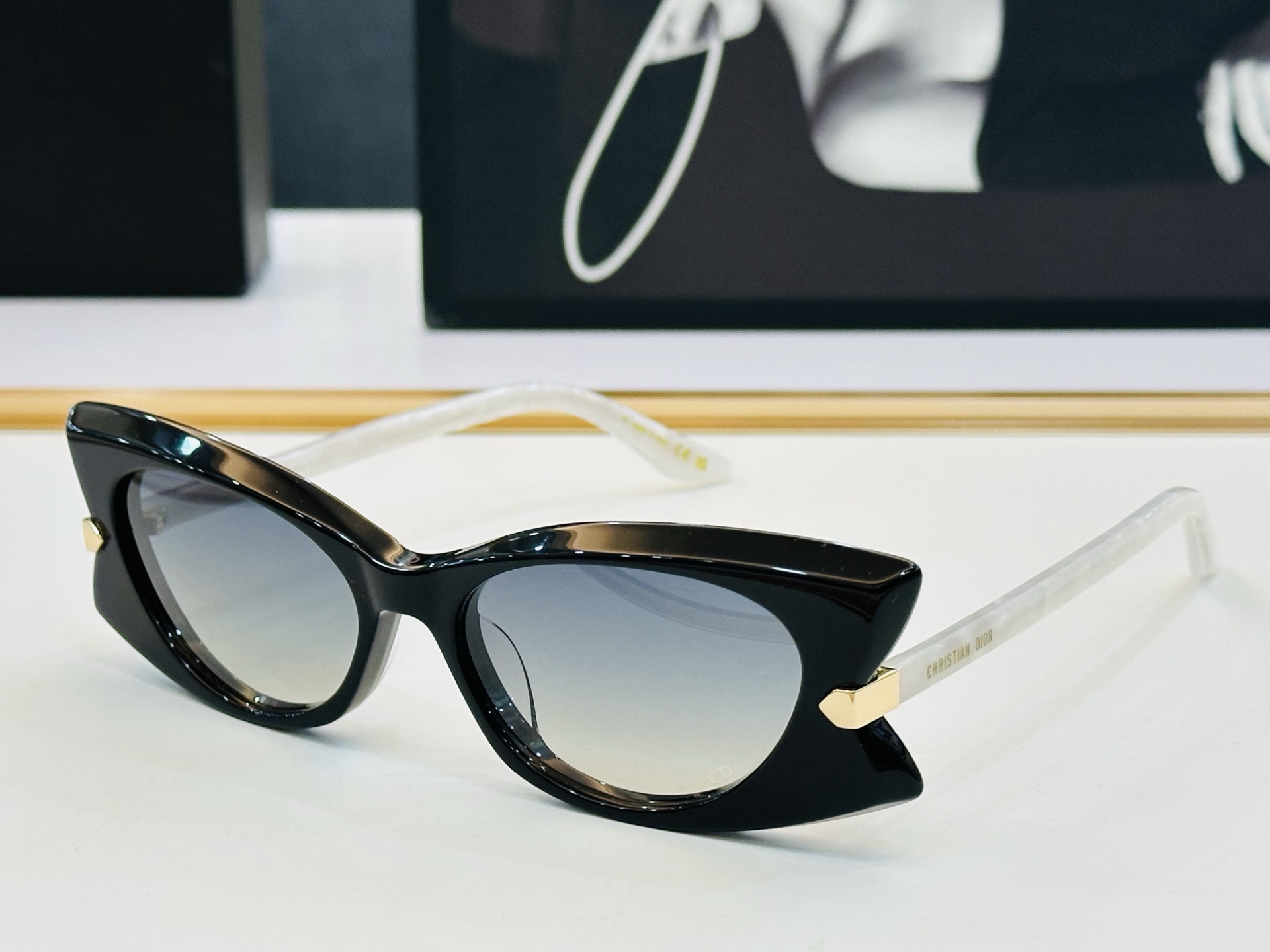 🔻🔻🔻DIO* CDICon S2I 迪家 Size：54口17-145  😎🔆。。搭配镜腿精致配饰 F