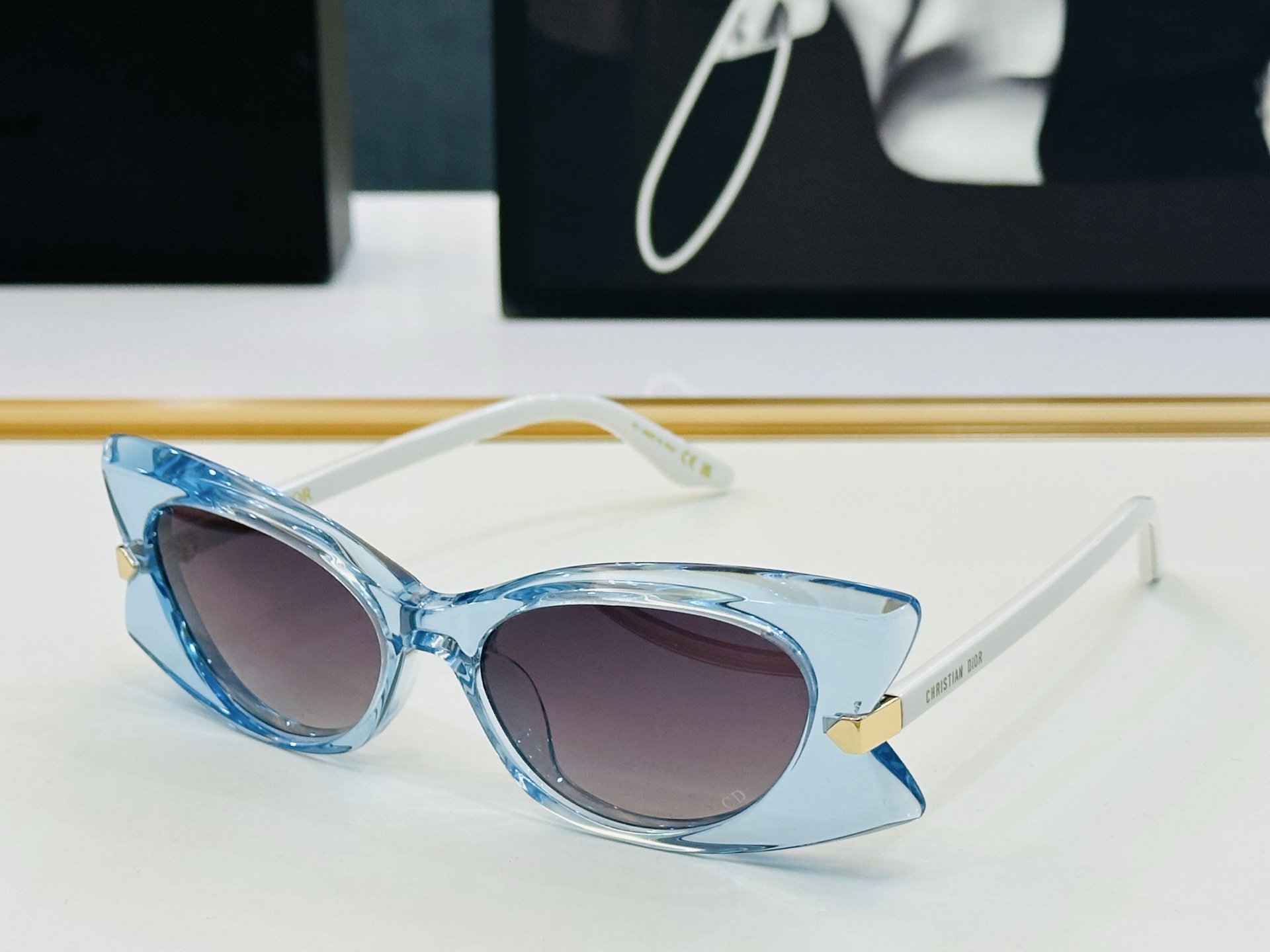 🔻🔻🔻DIO* CDICon S2I 迪家 Size：54口17-145  😎🔆。。搭配镜腿精致配饰 F