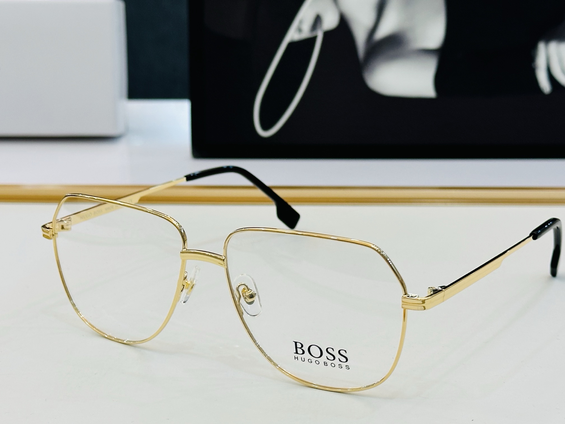 🆕 BOSS1608 Size：60口15-145 🕶🕶💋💋👣👣  高品质 不挑脸 🍁经典不过时框型 L
