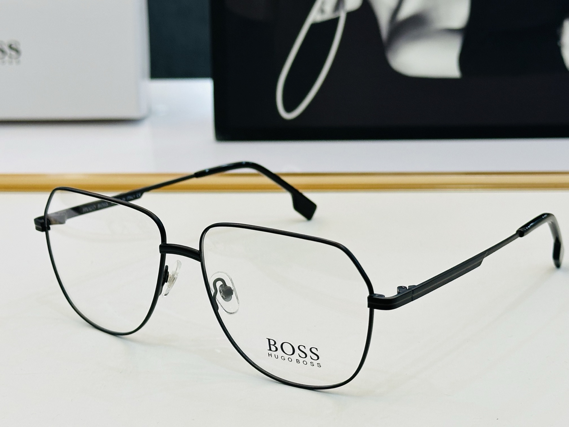 NO:370547,BOSS1608 Size60 15-145 High quality, not picky about face, classic outdated frame, excellent quality, glasses, sunglasses, glasses19860909BOSS1608 Size60口15-145  高品质 不挑脸 经典不过时框型 L品质优良 眼镜墨镜太阳镜,眼镜,glasses