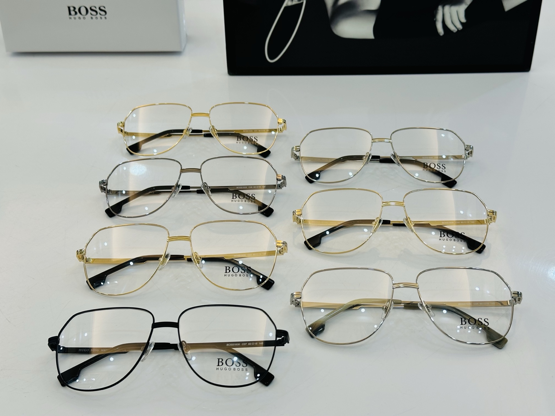 🆕 BOSS1608 Size：60口15-145 🕶🕶💋💋👣👣  高品质 不挑脸 🍁经典不过时框型 L