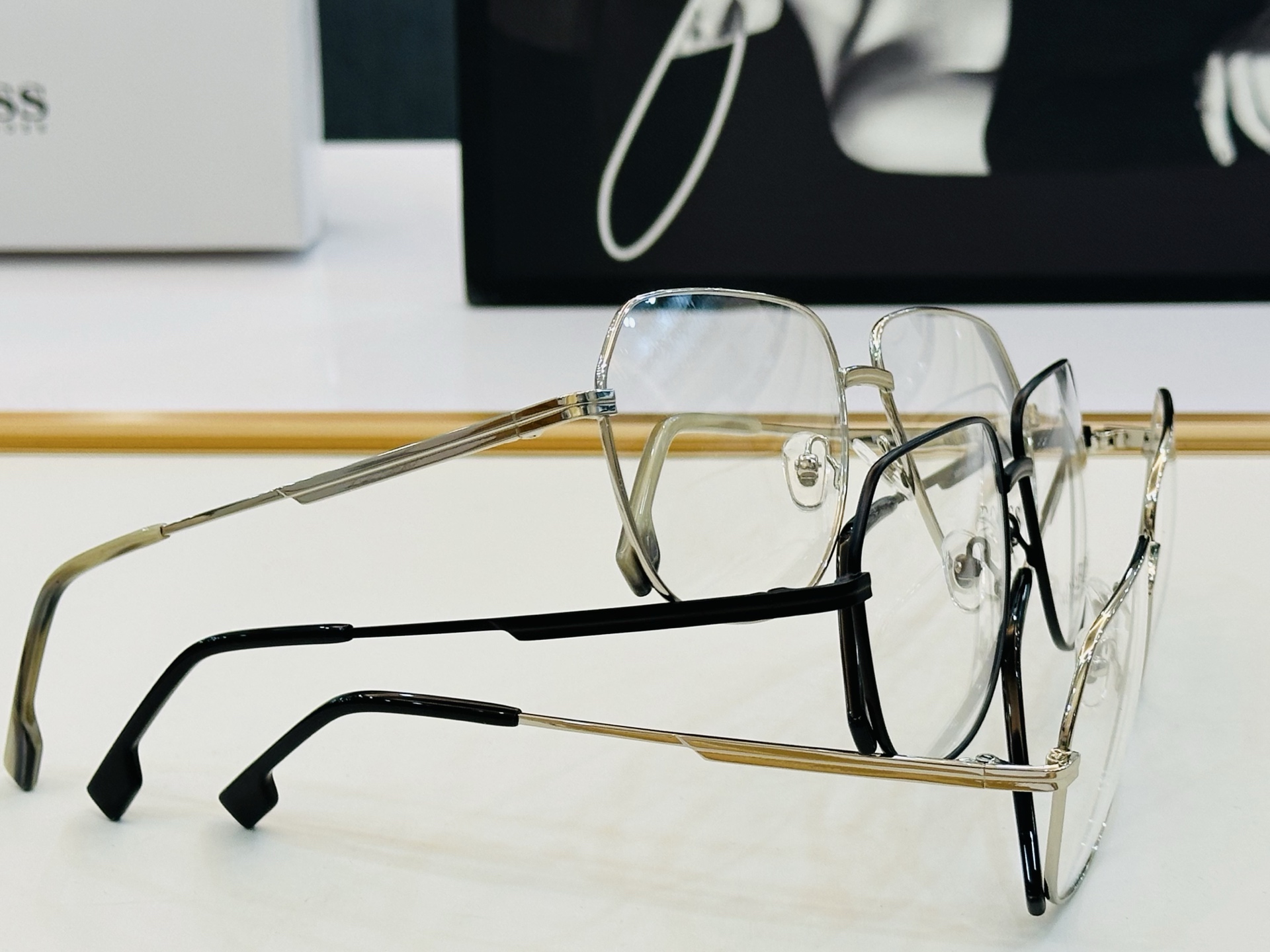 🆕 BOSS1608 Size：60口15-145 🕶🕶💋💋👣👣  高品质 不挑脸 🍁经典不过时框型 L