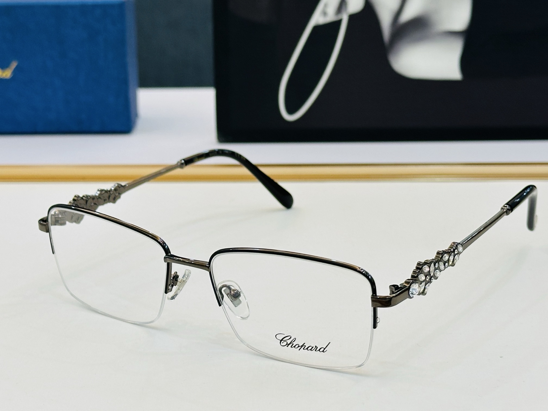 NO:370587,Original Chopard Chopin MODEL: VCHD67 Size56 port 18-145 In modern and fashionable design style b light distribution rack glasses sunglasses sunglasses, glasses, chopard19860909原版 Chopard肖邦 MODEL: VCHD67 Size56口18-145 以现代时尚的设计风格 b配光架 眼镜墨镜太阳镜,眼镜,chopard,glasses