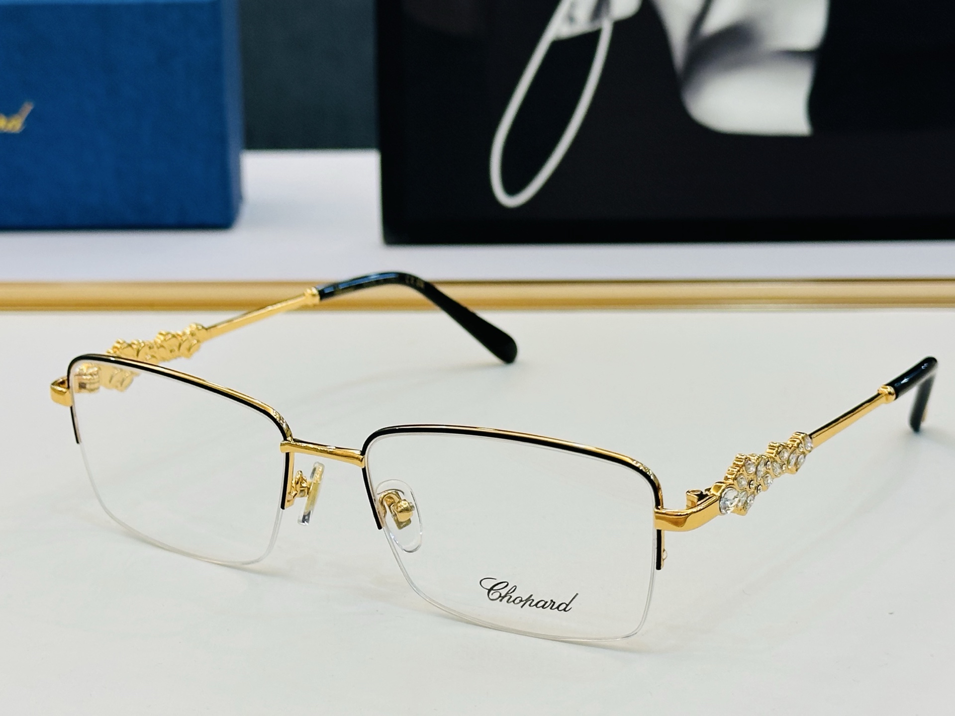 原版 ChoPard肖邦 MODEL VCHD67  Size：56口18-145 以现代时尚的设计风格