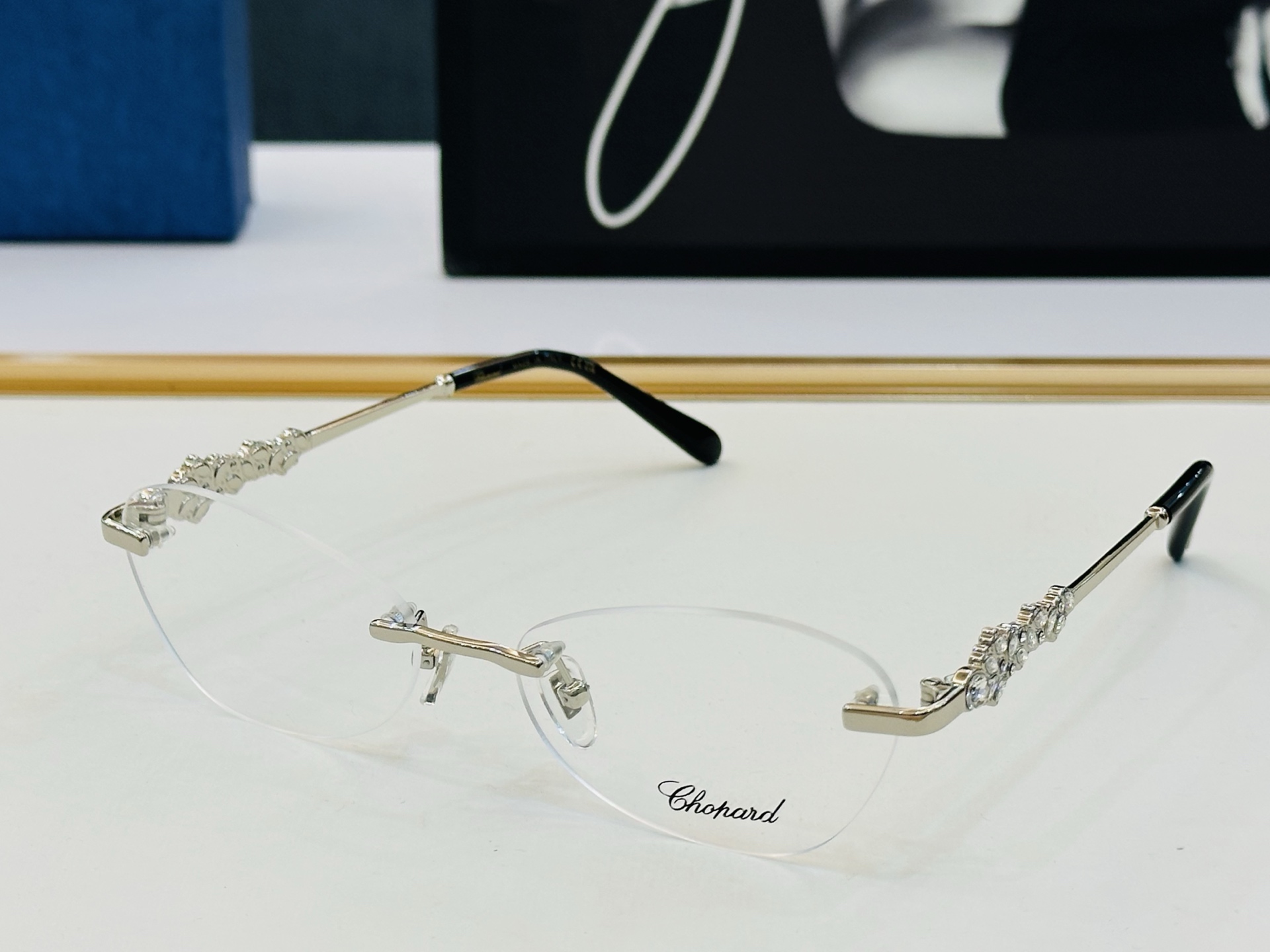 原版 ChoPard肖邦 MODEL SCHD965 Size：57口17-145 以现代时尚的设计风格