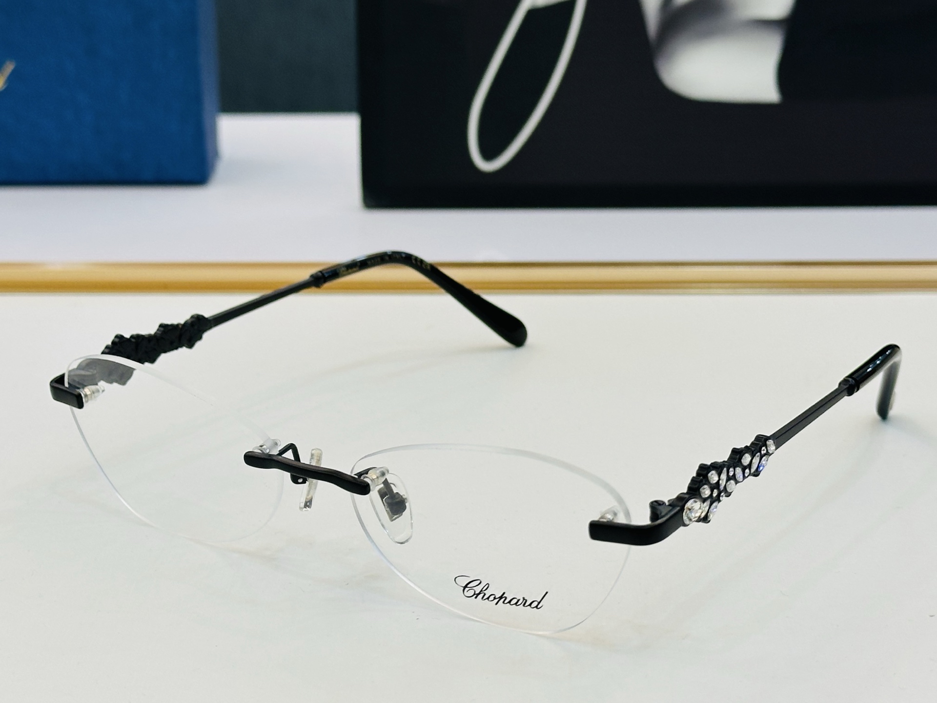 NO:370589,Original Chopard Chopin MODEL: SCHD965 Size57 port 17-145 In modern and fashionable design style b light distribution rack Glasses sunglasses, glasses, chopard19860909原版 Chopard肖邦 MODEL: SCHD965 Size57口17-145 以现代时尚的设计风格 b配光架 眼镜墨镜太阳镜,眼镜,chopard,glasses