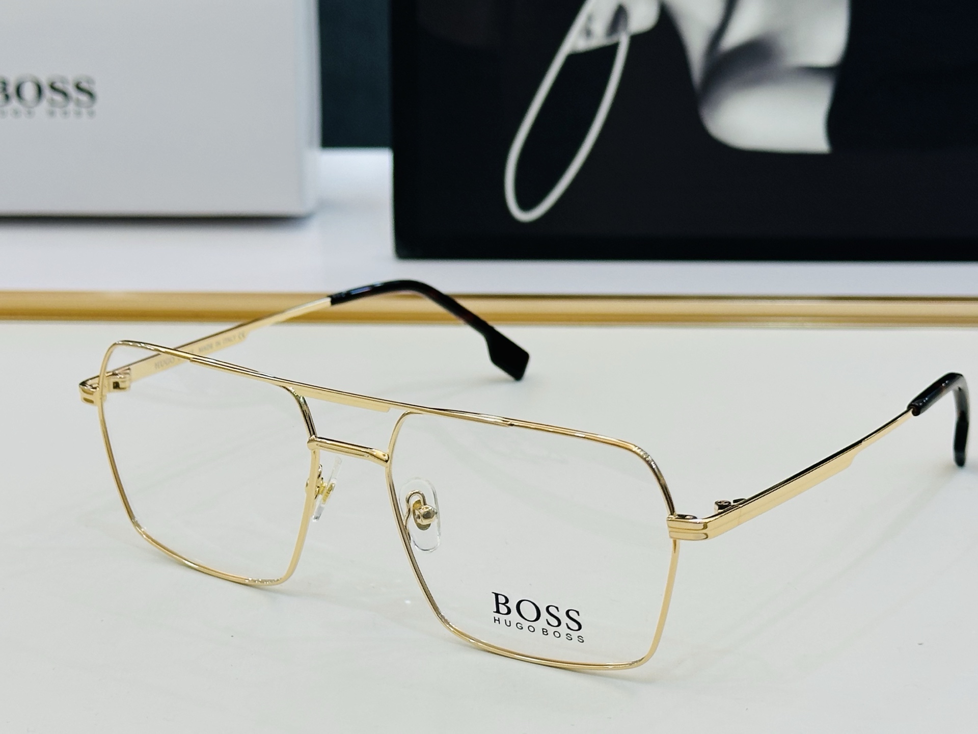 🆕 BOSS1607 Size：58口17-145 🕶🕶💋💋👣👣  高品质 不挑脸 🍁经典不过时框型 L