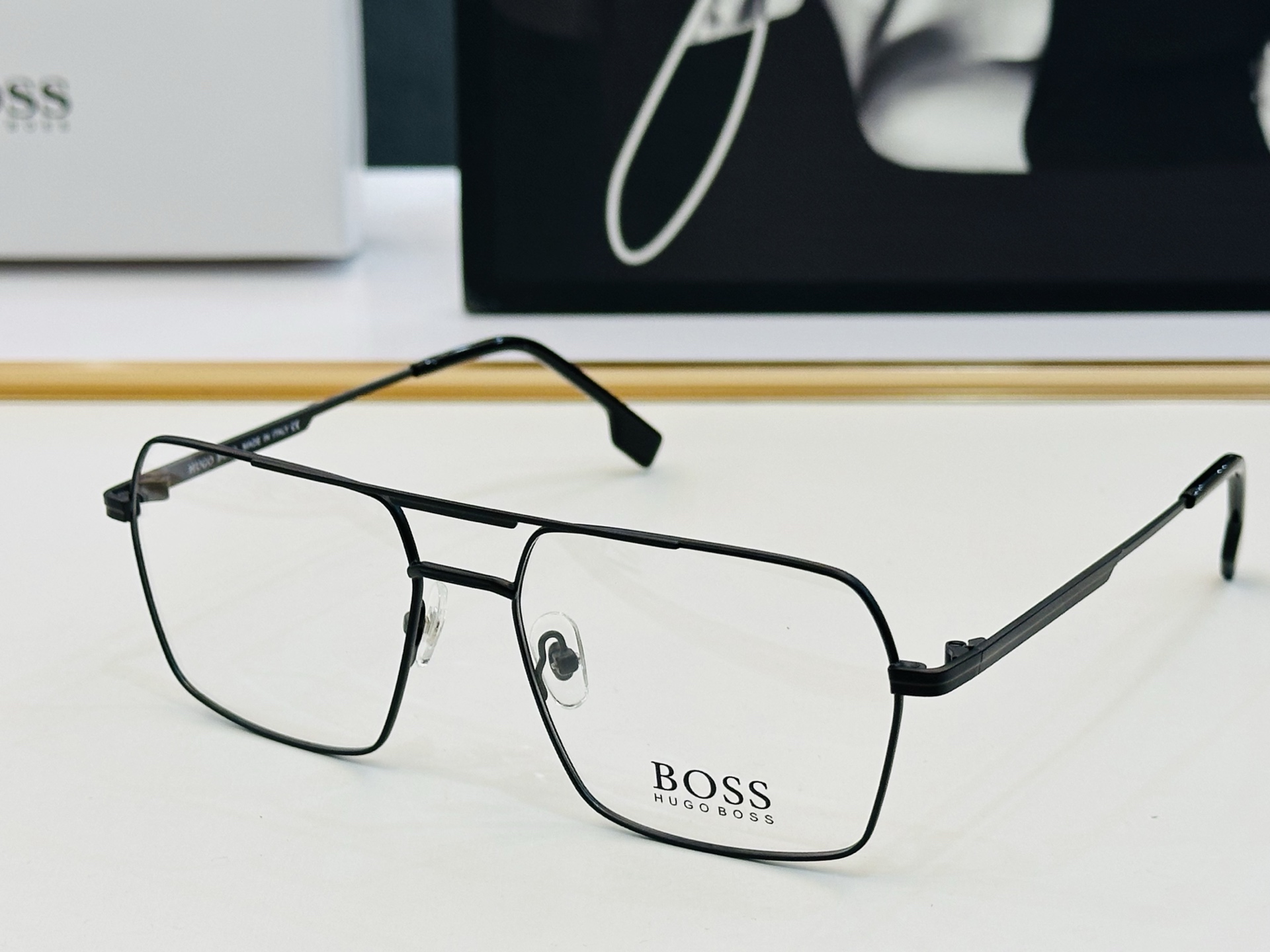 🆕 BOSS1607 Size：58口17-145 🕶🕶💋💋👣👣  高品质 不挑脸 🍁经典不过时框型 L