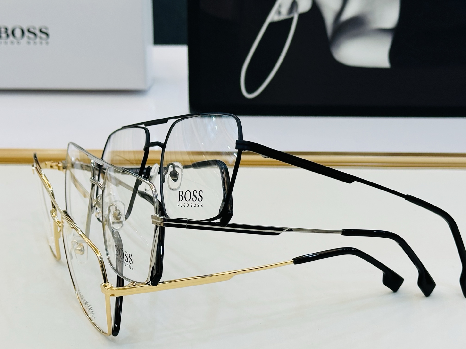 🆕 BOSS1607 Size：58口17-145 🕶🕶💋💋👣👣  高品质 不挑脸 🍁经典不过时框型 L