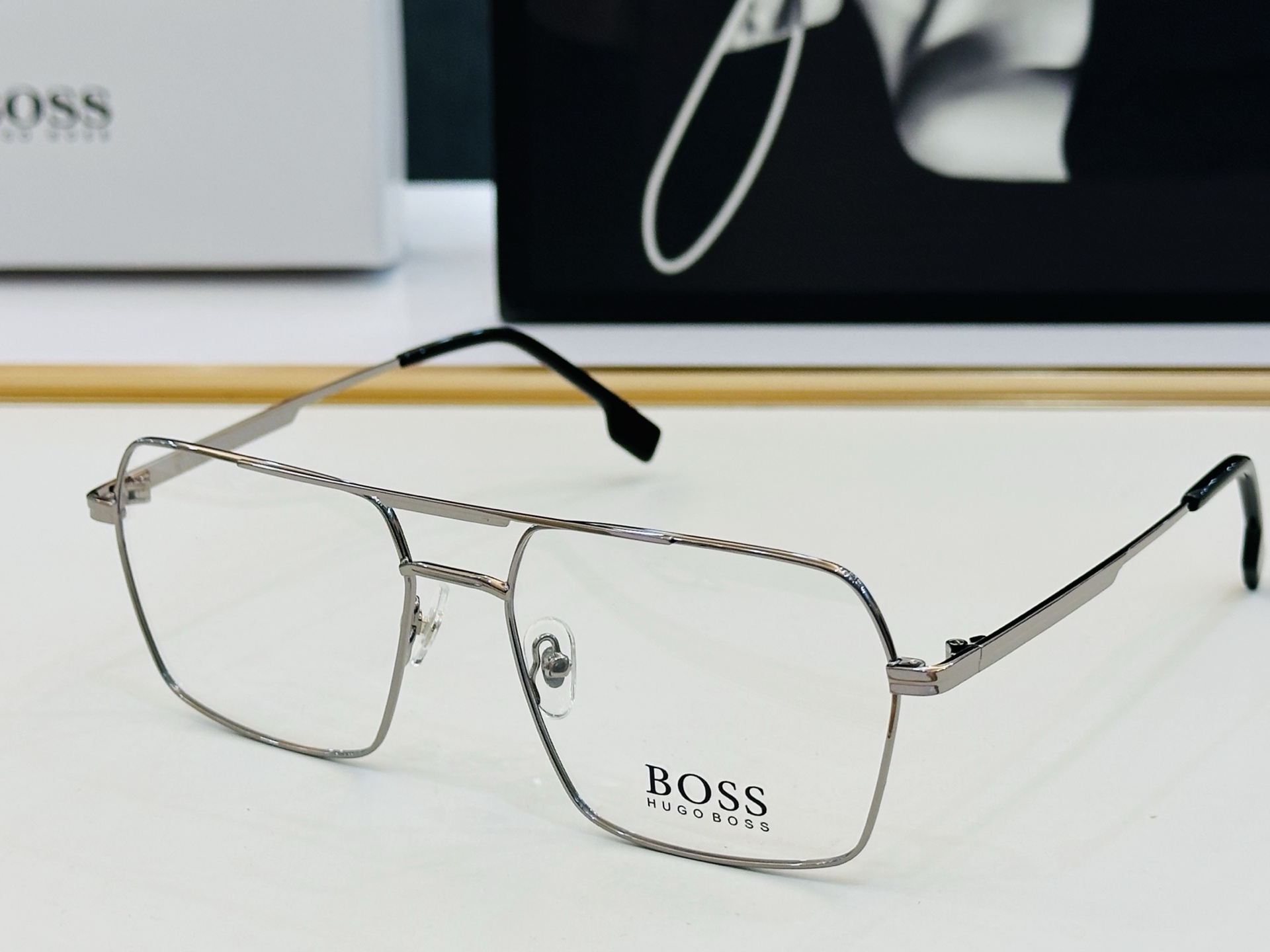 🆕 BOSS1607 Size：58口17-145 🕶🕶💋💋👣👣  高品质 不挑脸 🍁经典不过时框型 L