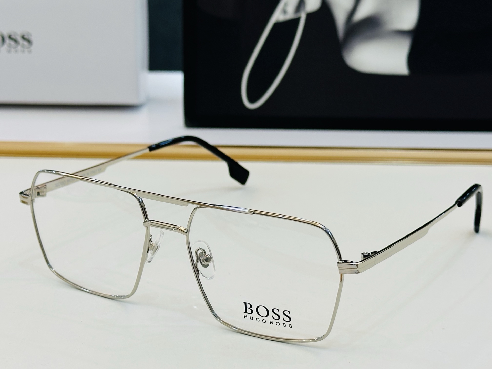🆕 BOSS1607 Size：58口17-145 🕶🕶💋💋👣👣  高品质 不挑脸 🍁经典不过时框型 L