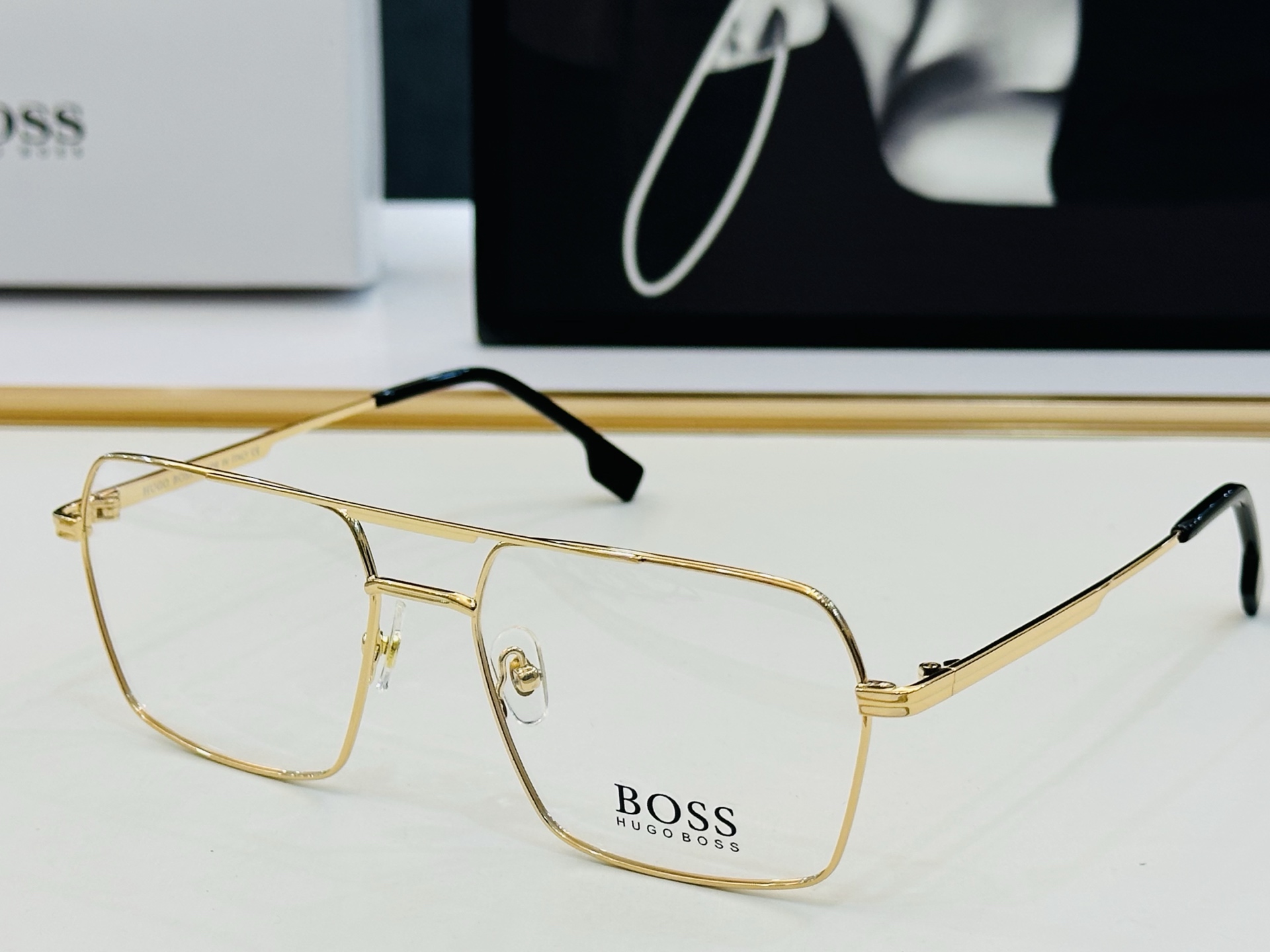 🆕 BOSS1607 Size：58口17-145 🕶🕶💋💋👣👣  高品质 不挑脸 🍁经典不过时框型 L