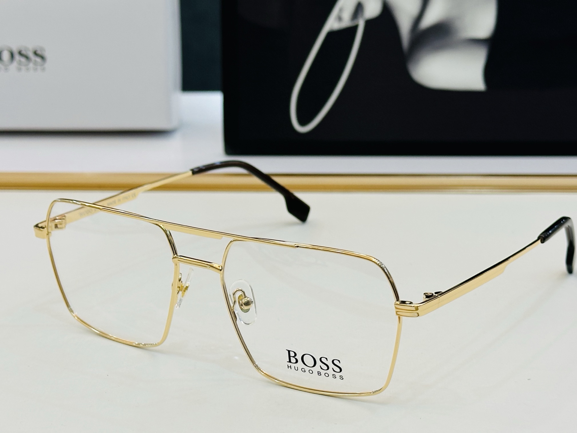 🆕 BOSS1607 Size：58口17-145 🕶🕶💋💋👣👣  高品质 不挑脸 🍁经典不过时框型 L