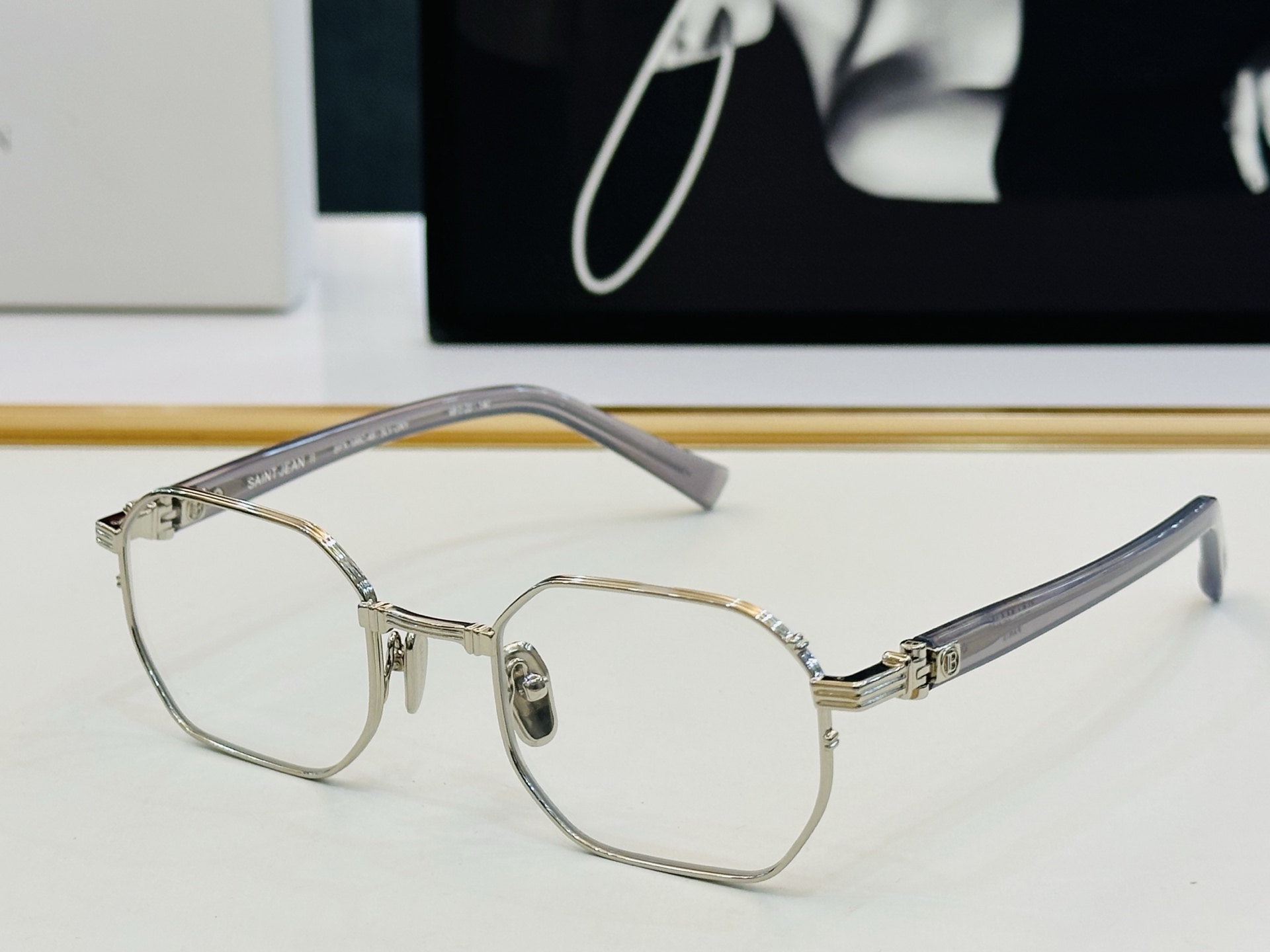 NO:372046,Balmain Balmain Blue Coating MODEL:BPS-166A SIZE: 48-port 22-140 Unique logo A high quality glasses sunglasses, glasses, balmain, balmain19860909Balmain巴尔曼内镀蓝膜 MODEL:BPS-166A SIZE: 48口22-140 标志独特 A高品质 眼镜墨镜太阳镜,眼镜,balmain,balmain,glasses