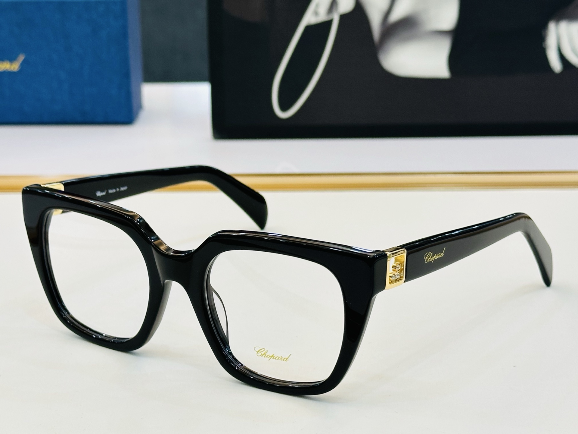 NO:372052,Original Chopard Chopin MODEL: VCH402S Size54-port 18-145 In a modern and fashionable design style Z light distribution frame Glasses sunglasses, glasses, chopard19860909原版 Chopard肖邦 MODEL: VCH402S Size54口18-145 以现代时尚的设计风格 Z 配光架 眼镜墨镜太阳镜,眼镜,chopard,glasses