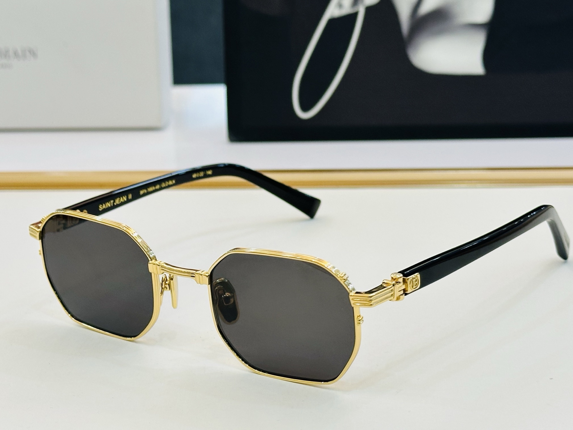 NO:372024,Balmain Balmain Blue Coating MODEL:BPS-166A SIZE: 48-port 22-140 Unique logo A high quality glasses sunglasses, glasses, balmain, balmain19860909Balmain巴尔曼内镀蓝膜 MODEL:BPS-166A SIZE: 48口22-140 标志独特 A高品质 眼镜墨镜太阳镜,眼镜,balmain,balmain,glasses