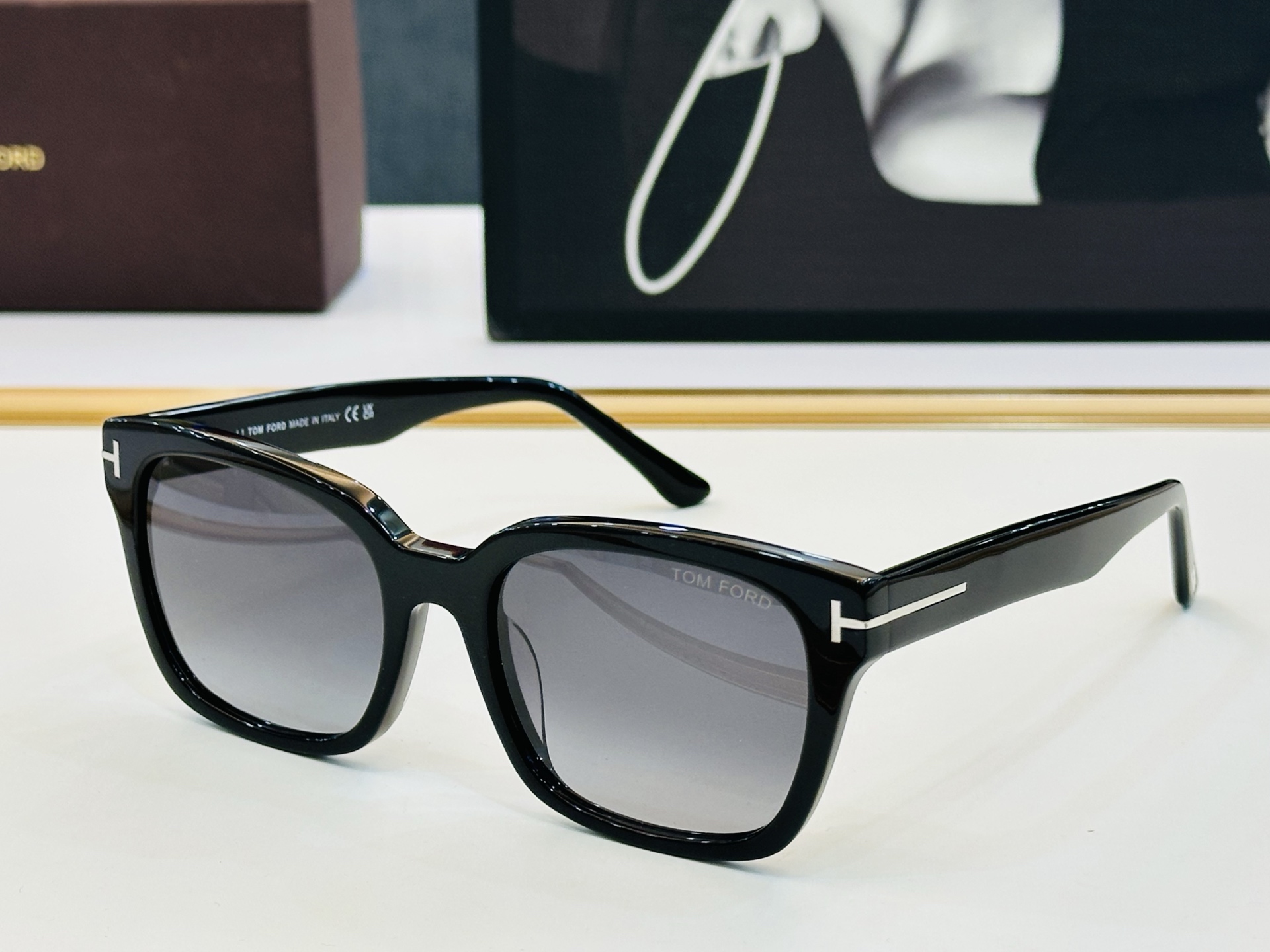 NO:372034,TOM FOR* Tom's official website new FT1216 Size54 20-145 Classic fashion L adopts the most popular color glasses, sunglasses, sunglasses, glasses, tom ford19860909TOM FOR* 汤姆家 官网新款 FT1216 Size54口20-145 经典时尚 L采用时下最流行片色 眼镜墨镜太阳镜,眼镜,tom ford,glasses