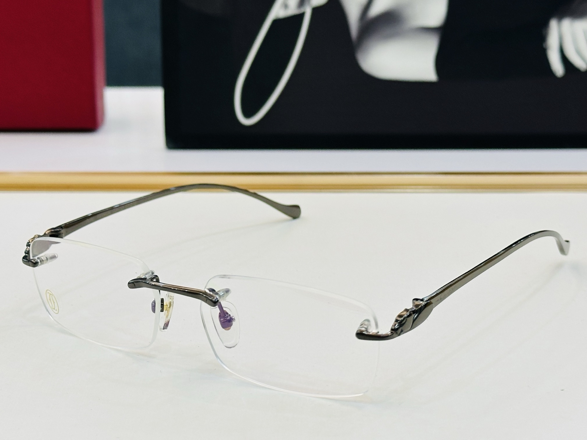 NO:372072,Original Cartie* Kajia Official website classic sunglasses CT0061 Size53 18-140 Exquisite electroplating technology L is very elegant when worn Glasses sunglasses, sunglasses, glasses, cartier19860909原版Cartie* 卡家 官网经典款 太阳镜 CT0061 Size53口18-140 电镀工艺精湛大牌品 L戴起来气质十足 眼镜墨镜太阳镜,眼镜,cartier,glasses