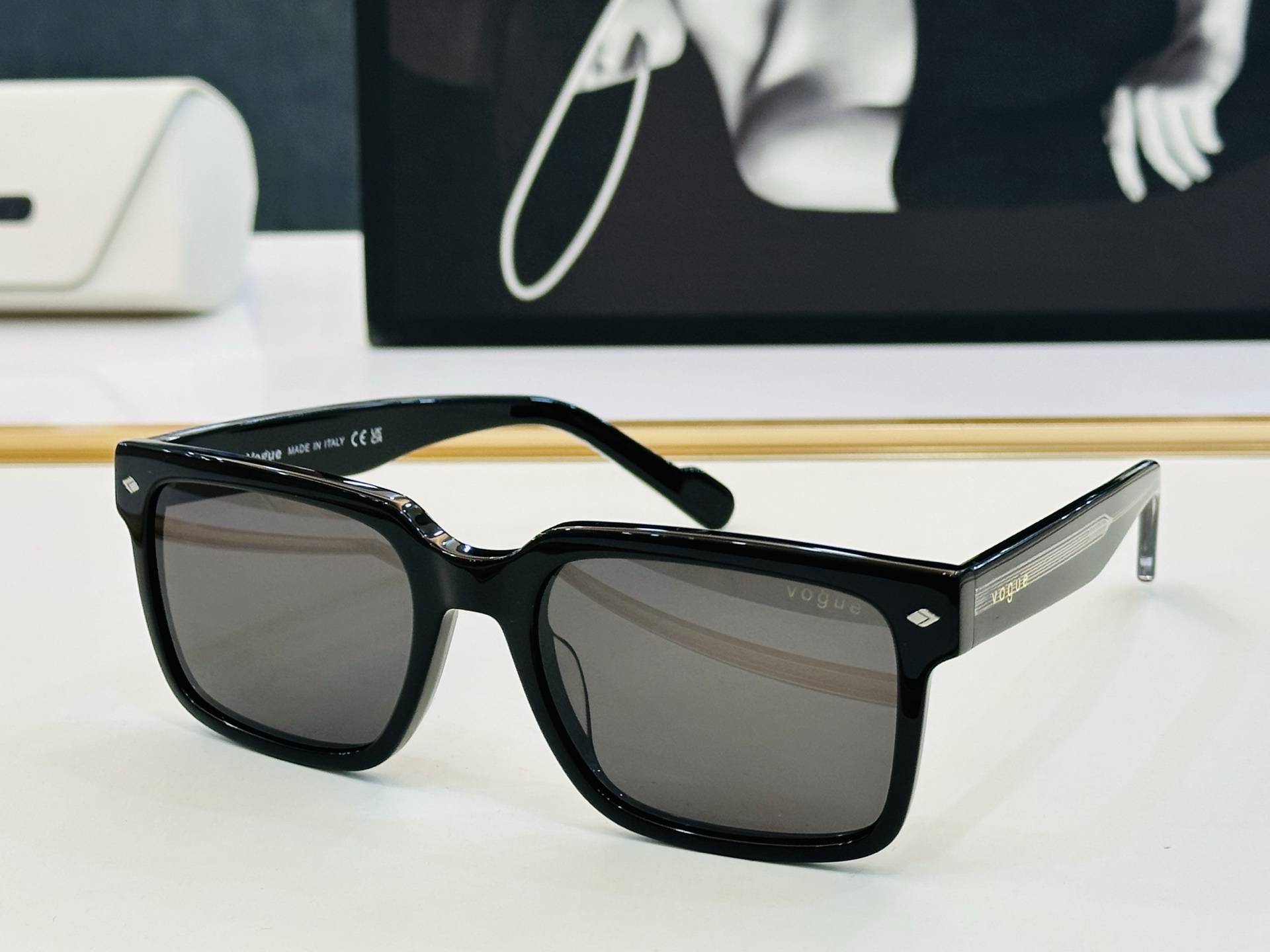 NO:372096,VO5573S Size51 port 23-145 High quality L quality sunglasses glasses sunglasses sunglasses, glasses19860909VO5573S Size51口23-145 高品质 L品质优良 太阳镜 眼镜墨镜太阳镜,眼镜,glasses