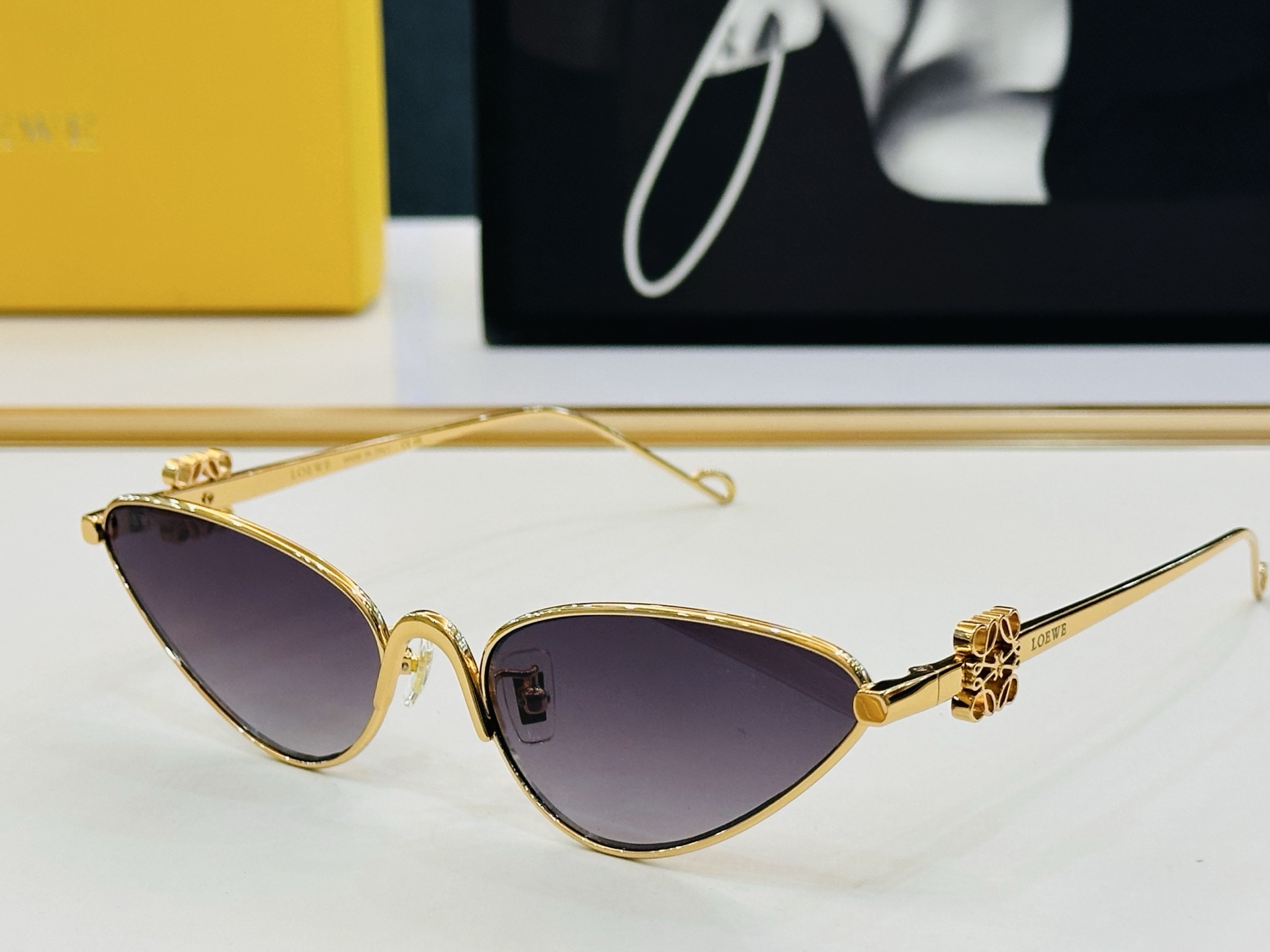 NO:372069,Luo Yiwei LW5121 Size59 18-143 More beautiful in physical products and is available in stock!  All details are displayed. XL is not in stock. Smile] Glasses, sunglasses, glasses, loewe19860909罗意威 LW5121 Size59口18-143 实物更美 现货发售！细节全部实拍展示 XL现货不多 微笑] 眼镜墨镜太阳镜,眼镜,loewe,glasses