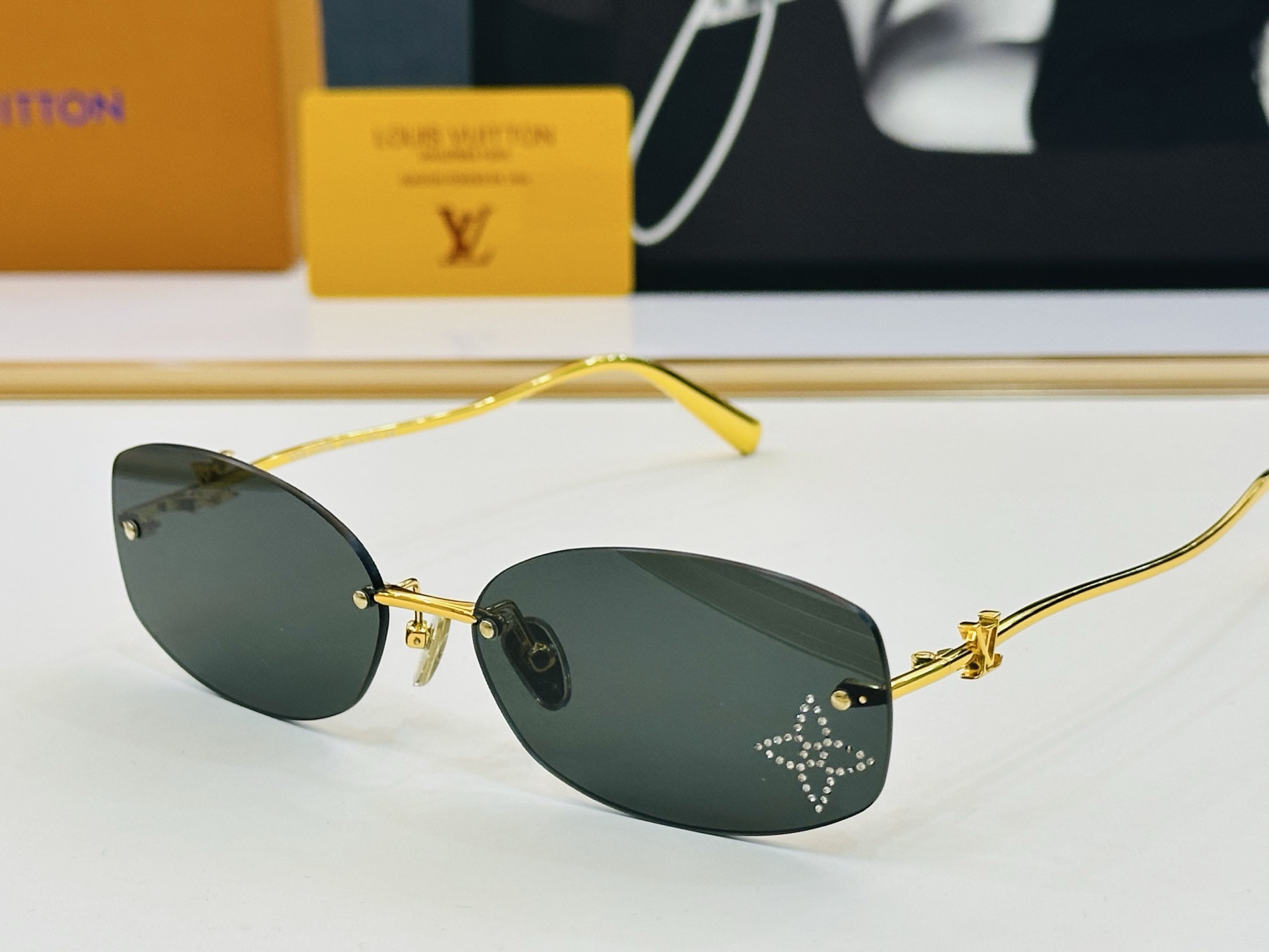 NO:372097,Louis Z2959U Size60 16-140 Vibrant Shows unique personality Shows you atmospheric F High quality Glasses Sunglasses, Glasses, louis vuitton19860909路易家 Z2959U Size60口16-140 充满活力的 展现独特个性展现大气的你 F高品质 眼镜墨镜太阳镜,眼镜,louis vuitton,glasses