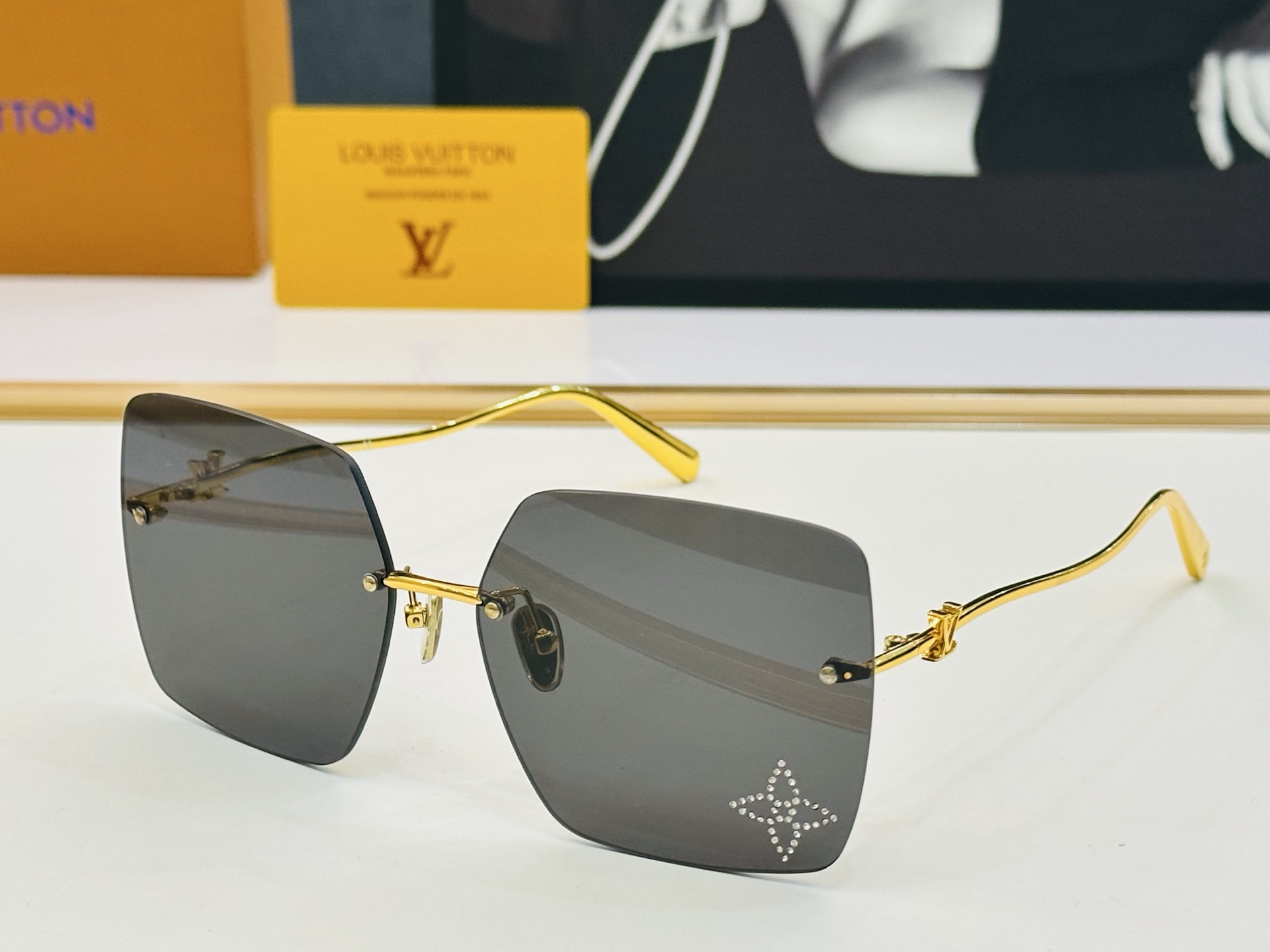 NO:372100,Louis Home Z2961U Size60 16-140 Vibrant Shows unique personality Shows you atmospheric F High-quality Glasses Sunglasses, Glasses, louis vuitton19860909路易家 Z2961U Size60口16-140 充满活力的 展现独特个性展现大气的你 F高品质 眼镜墨镜太阳镜,眼镜,louis vuitton,glasses