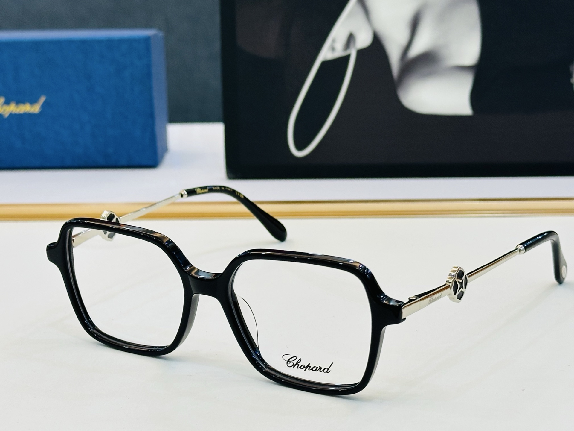 NO:372114,Original Chopard Chopin MODEL: VCH439 Size54 17-142 In modern and fashionable design style b light distribution rack Glasses sunglasses, glasses, chopard19860909原版 Chopard肖邦 MODEL: VCH439 Size54口17-142 以现代时尚的设计风格 b配光架 眼镜墨镜太阳镜,眼镜,chopard,glasses