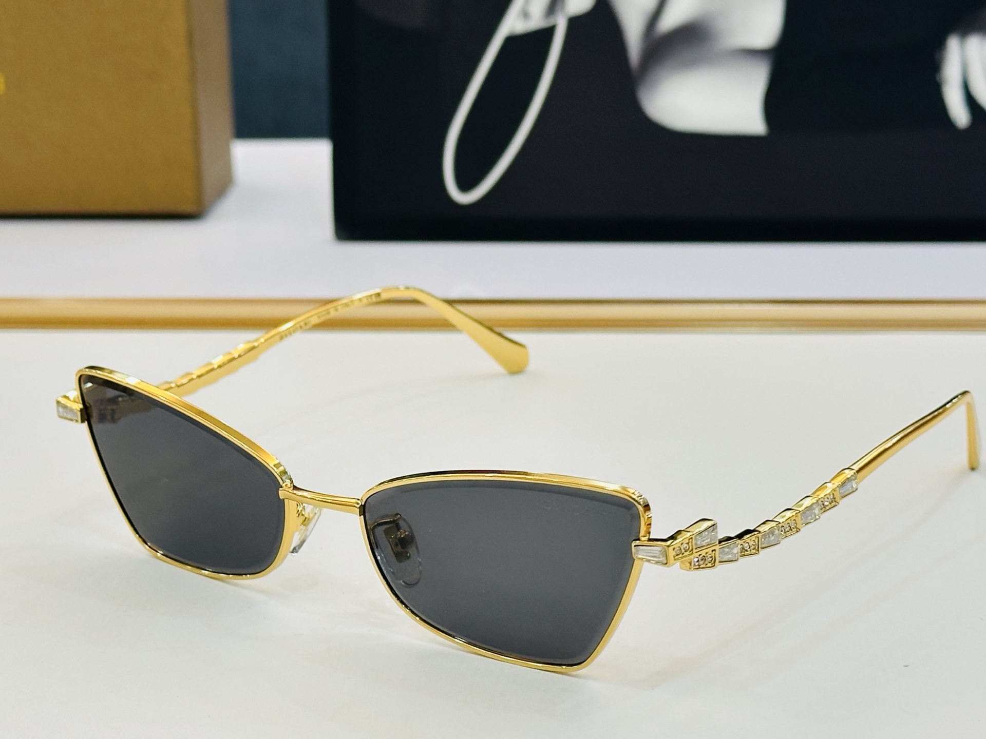 NO:372115,Model sold on the official website BV1804LU Size 57 17-142 You must buy the quality perfect b must have to go out the streets. Glasses, sunglasses, sunglasses, bottega veneta19860909款 官网同售 宝格家 BV1804LU Size 57口17-142 绝对要买品质非常完美 b出街必备 眼镜墨镜太阳镜,眼镜,bottega veneta,glasses