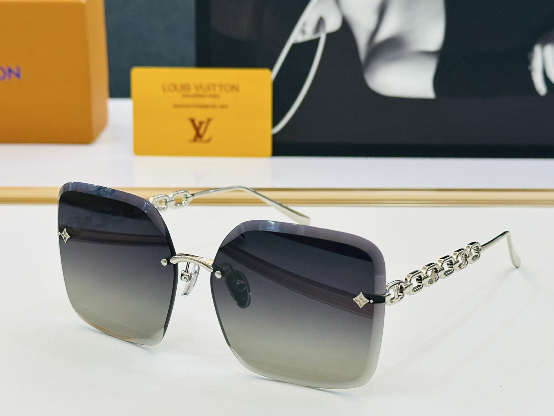 NO:372125,Louis Z2162U Size61 15-140 Vibrant Shows unique personality Shows you at the same time F High quality Glasses Sunglasses, Glasses, louis vuitton19860909路易家 Z2162U Size61口15-140 充满活力的 展现独特个性展现大气的你 F高品质 眼镜墨镜太阳镜,眼镜,louis vuitton,glasses