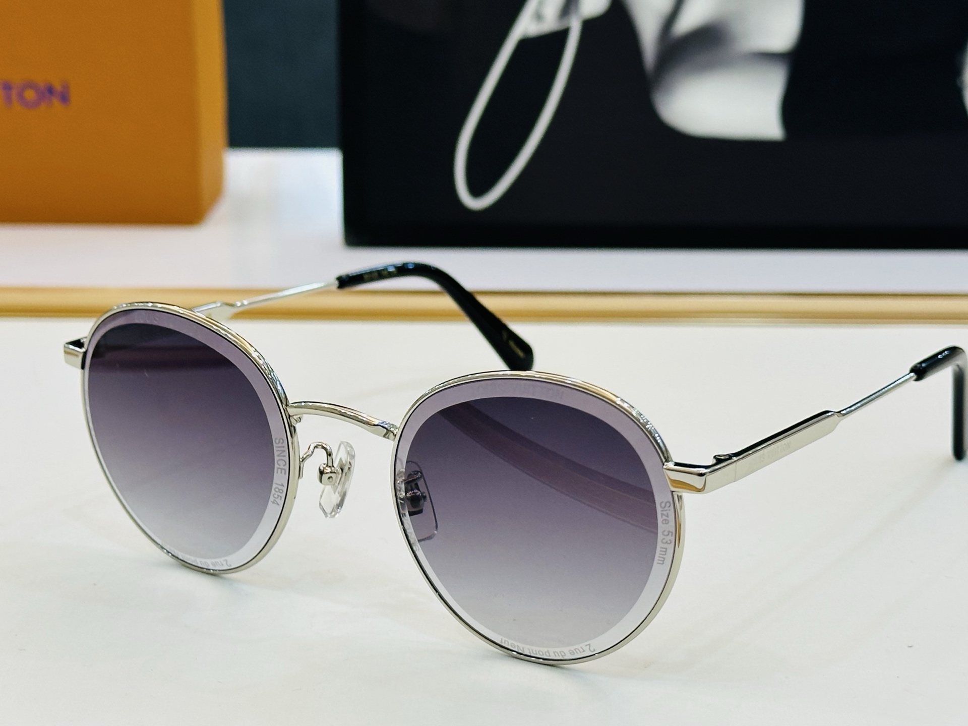 路易家 LOUIS *VUITON 原单高品质 Model Z2626U 高端货 Size：53口20-