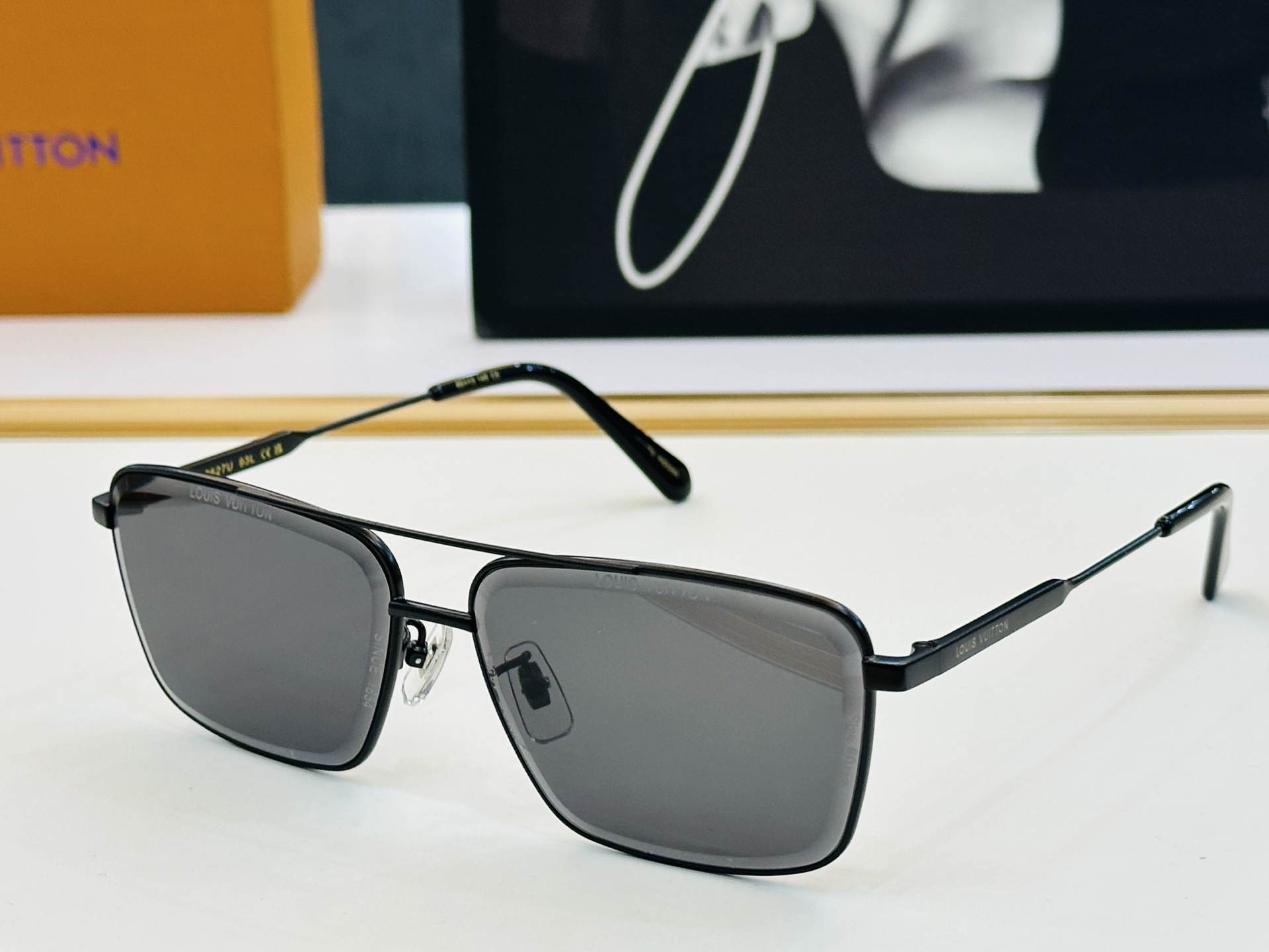 路易家 LOUIS *VUITON 原单高品质 Model Z2627U  高端货 Size：60口13