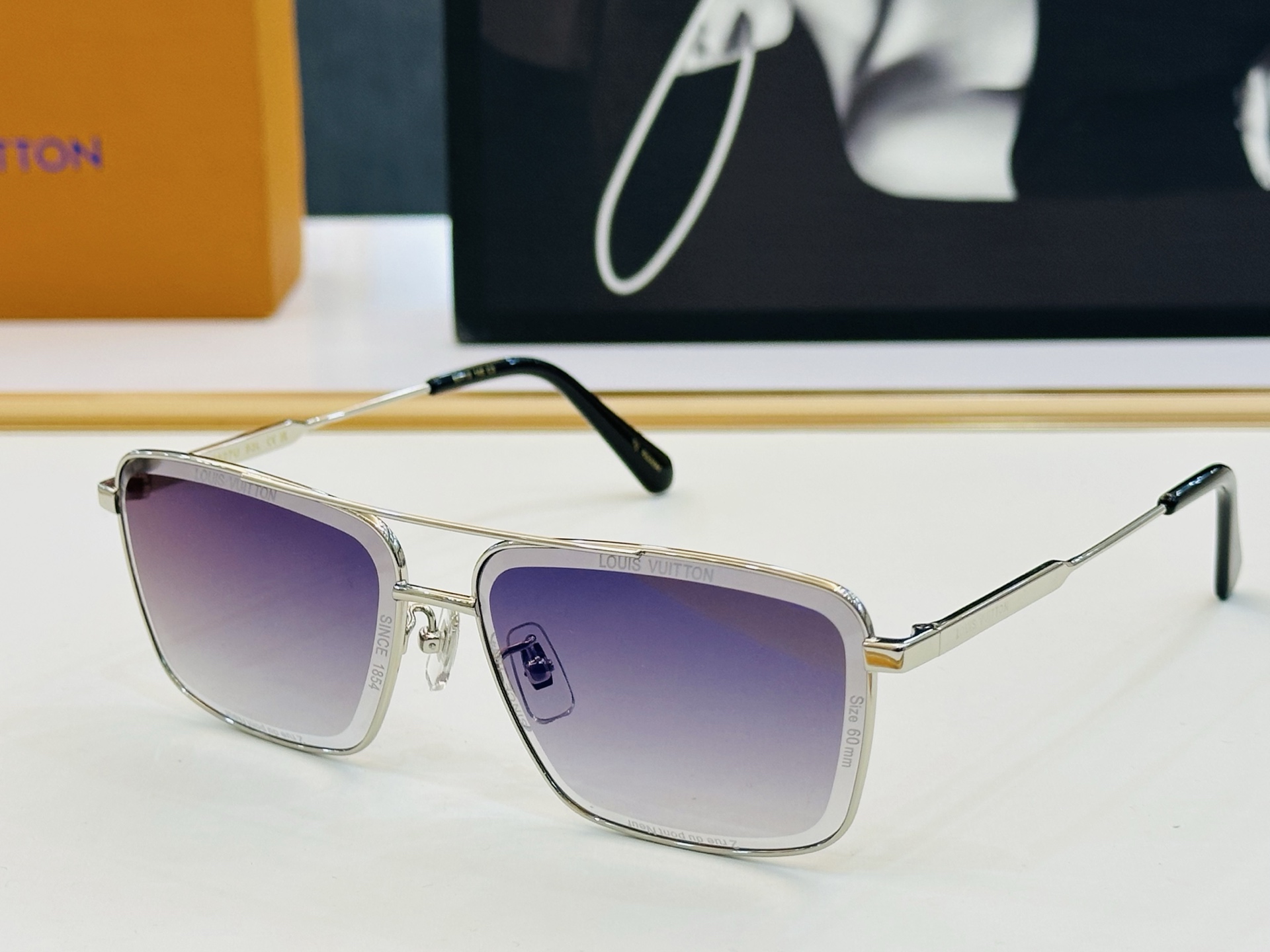 路易家 LOUIS *VUITON 原单高品质 Model Z2627U  高端货 Size：60口13