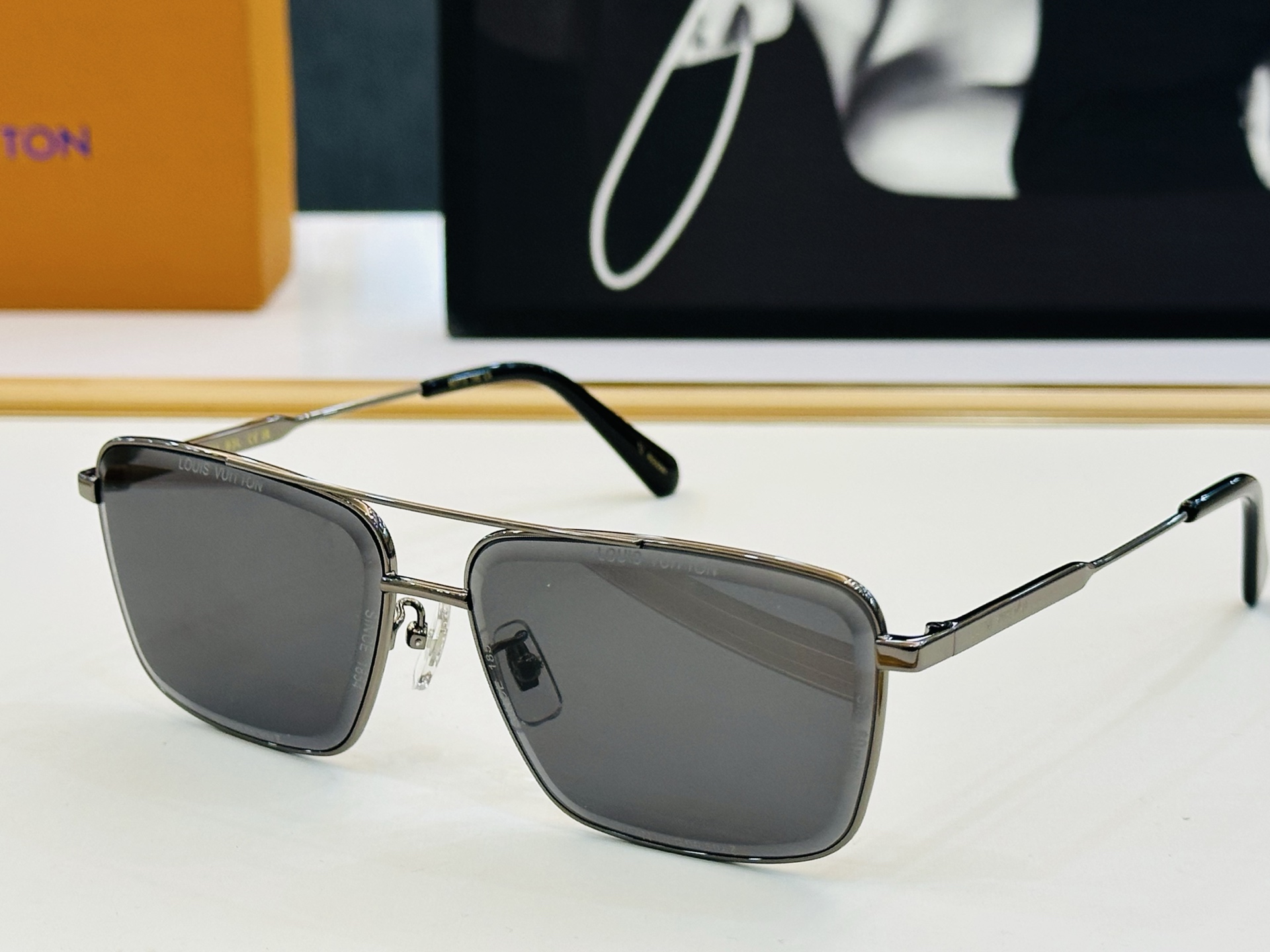 路易家 LOUIS *VUITON 原单高品质 Model Z2627U  高端货 Size：60口13